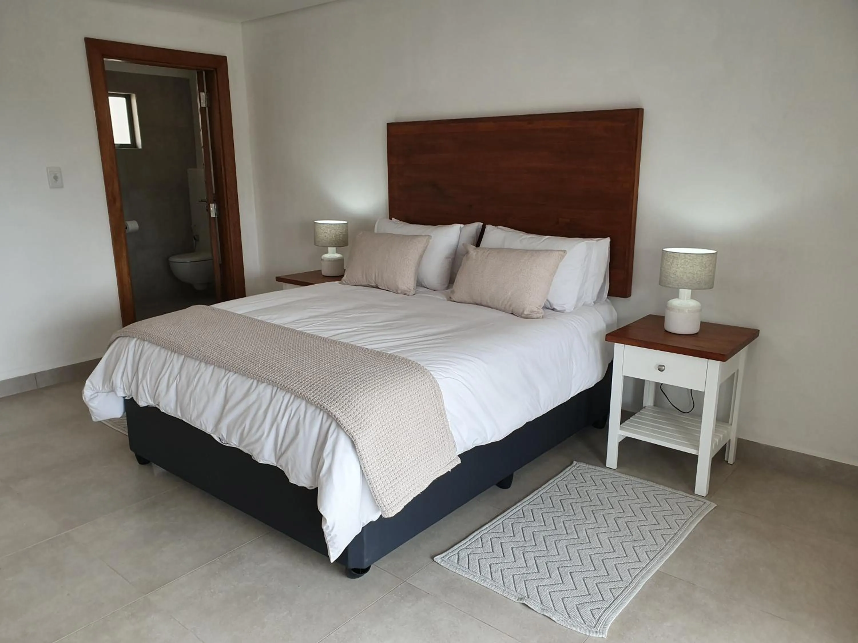 Bedroom in 5 On Lindsay