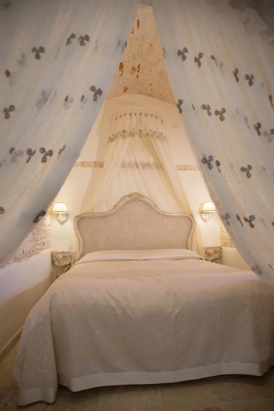 Bed in Romantic Trulli