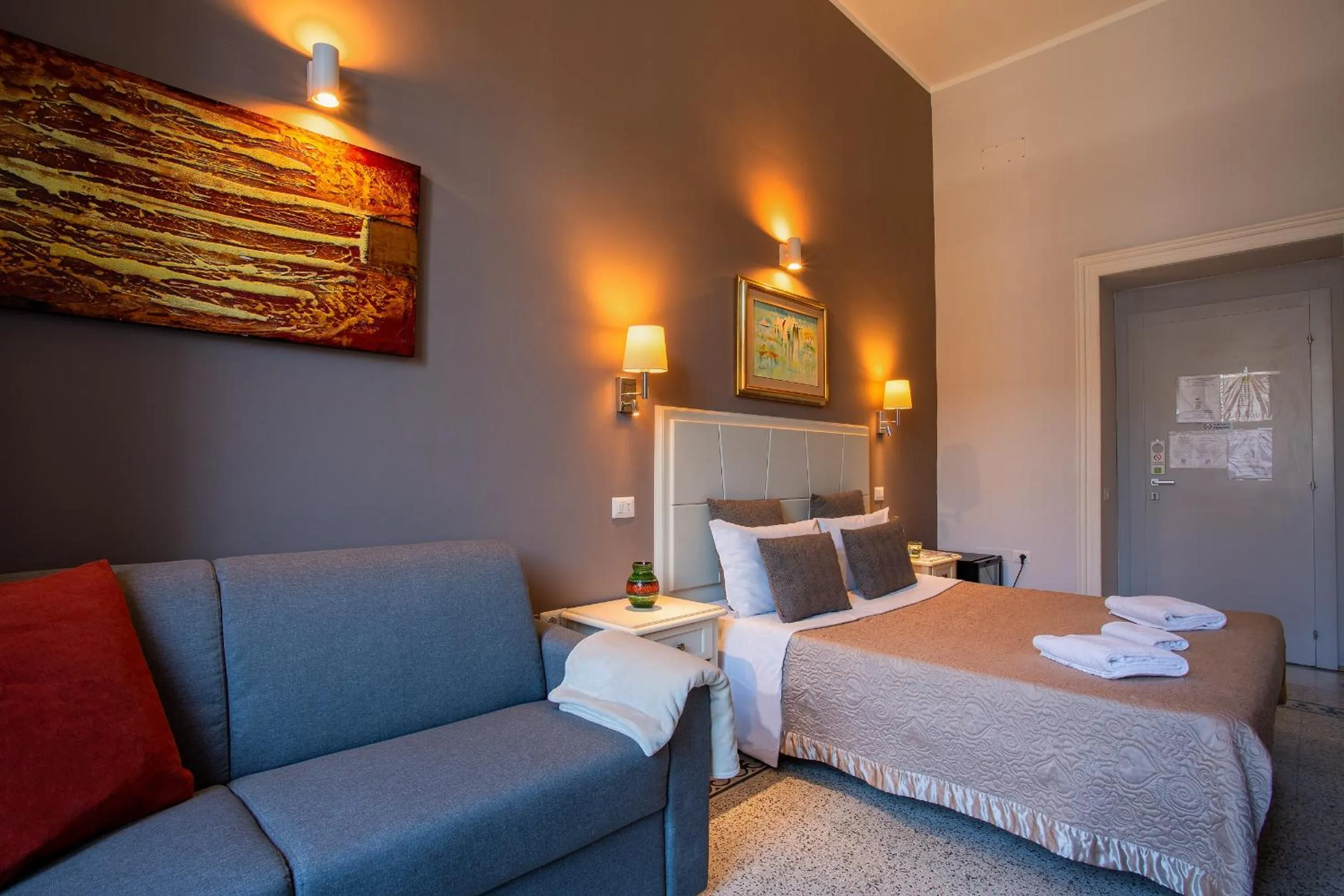 Day, Bed in Marlin Rooms