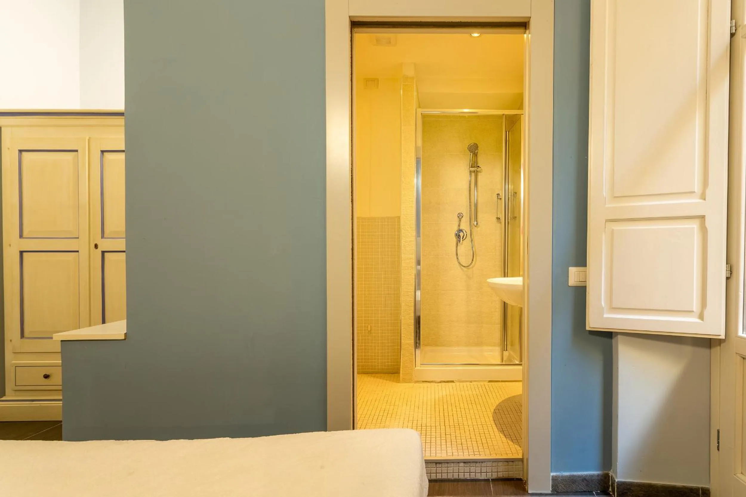 Shower in Marlin Rooms