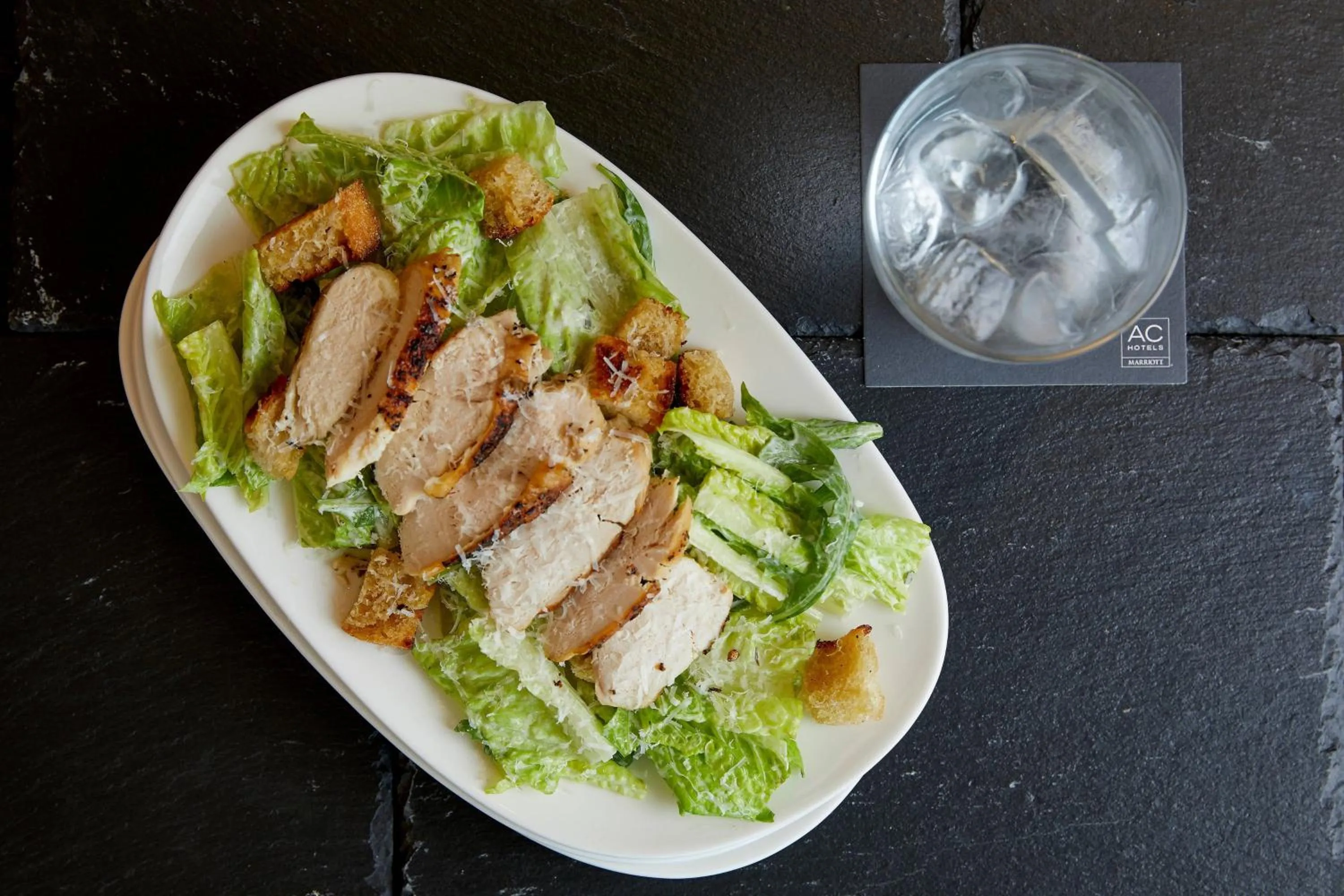 Lounge or bar in AC Hotel by Marriott Atlanta Airport Gateway