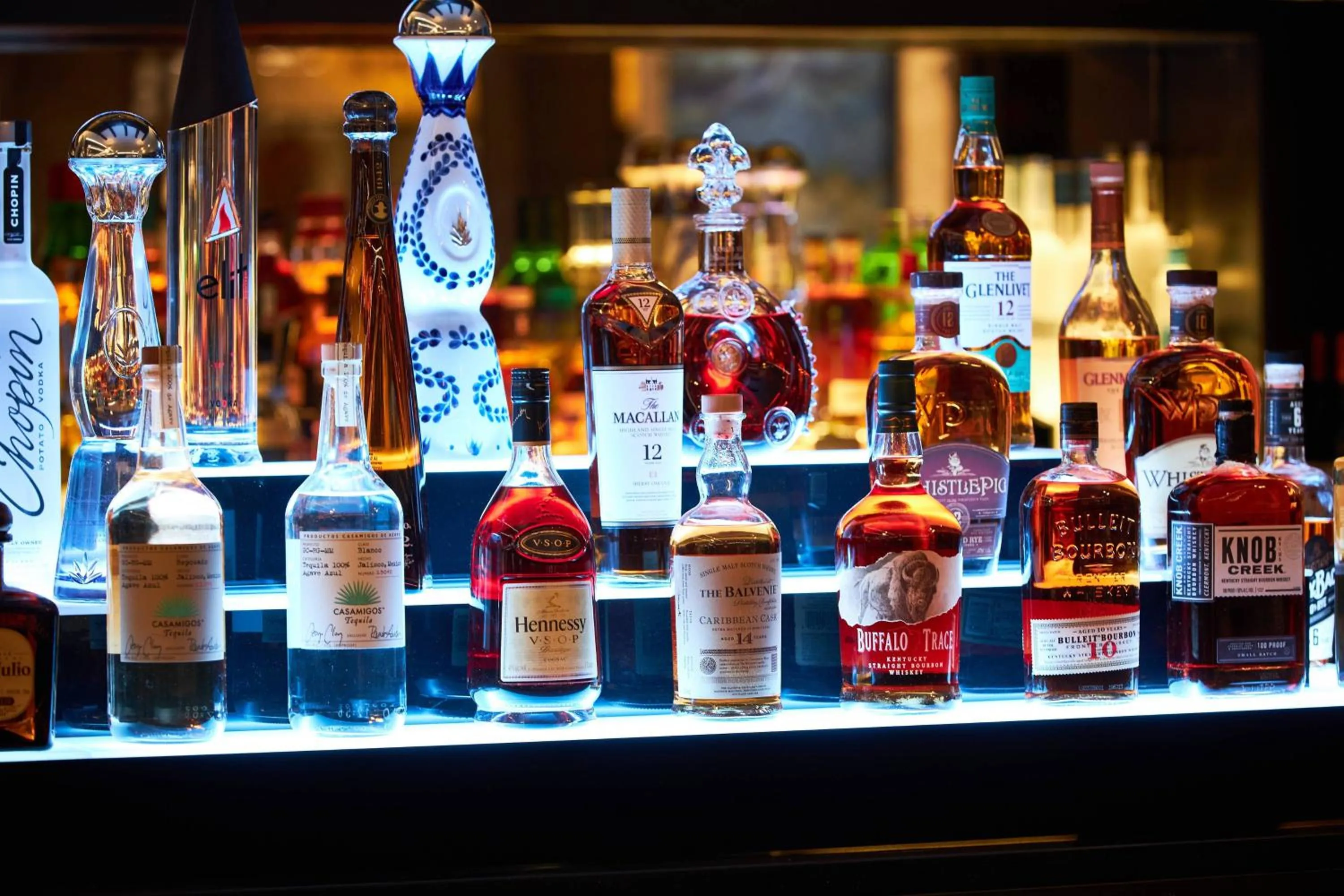 Lounge or bar in AC Hotel by Marriott Bridgewater