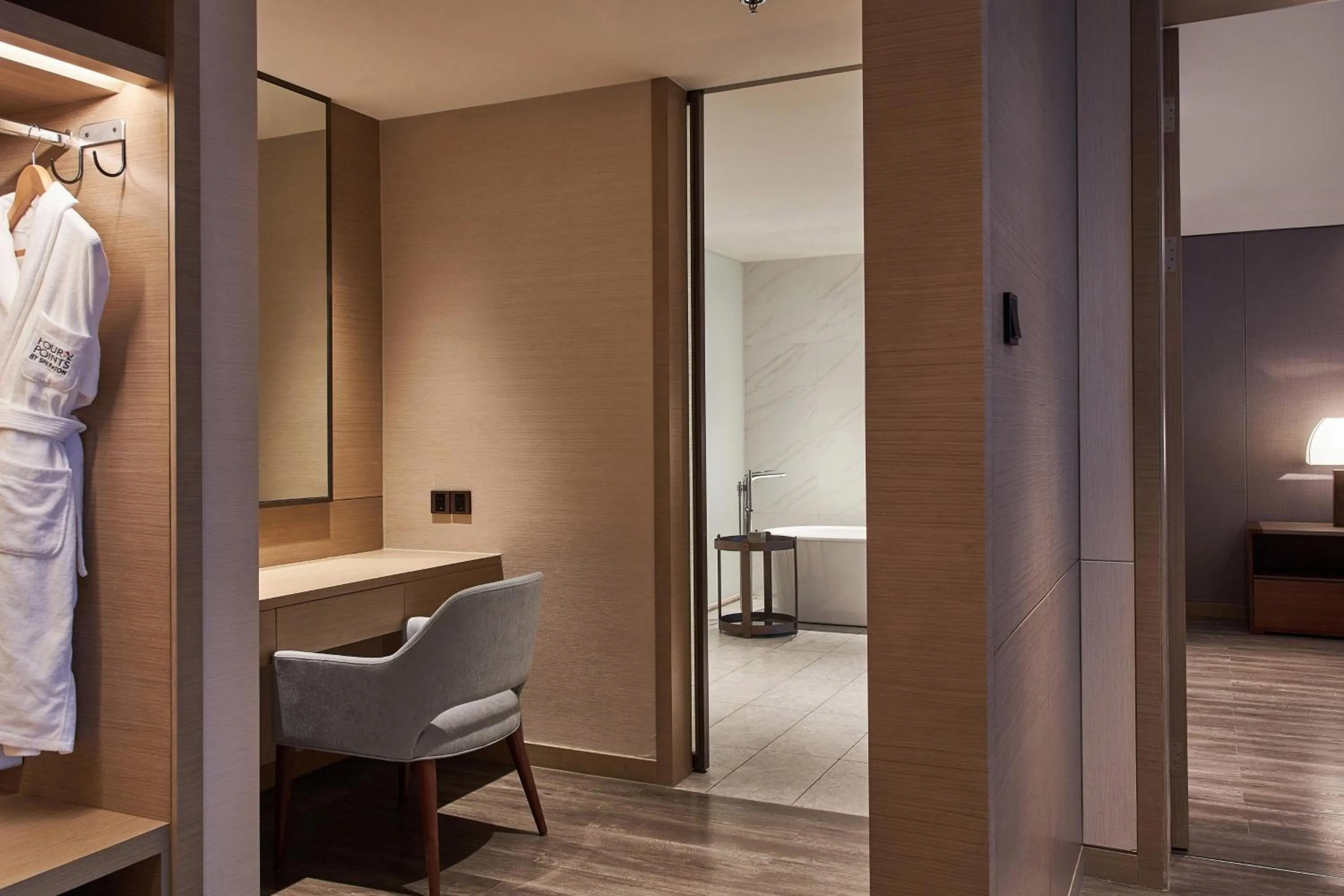 Photo of the whole room, Bed in Four Points by Sheraton Jiaxing