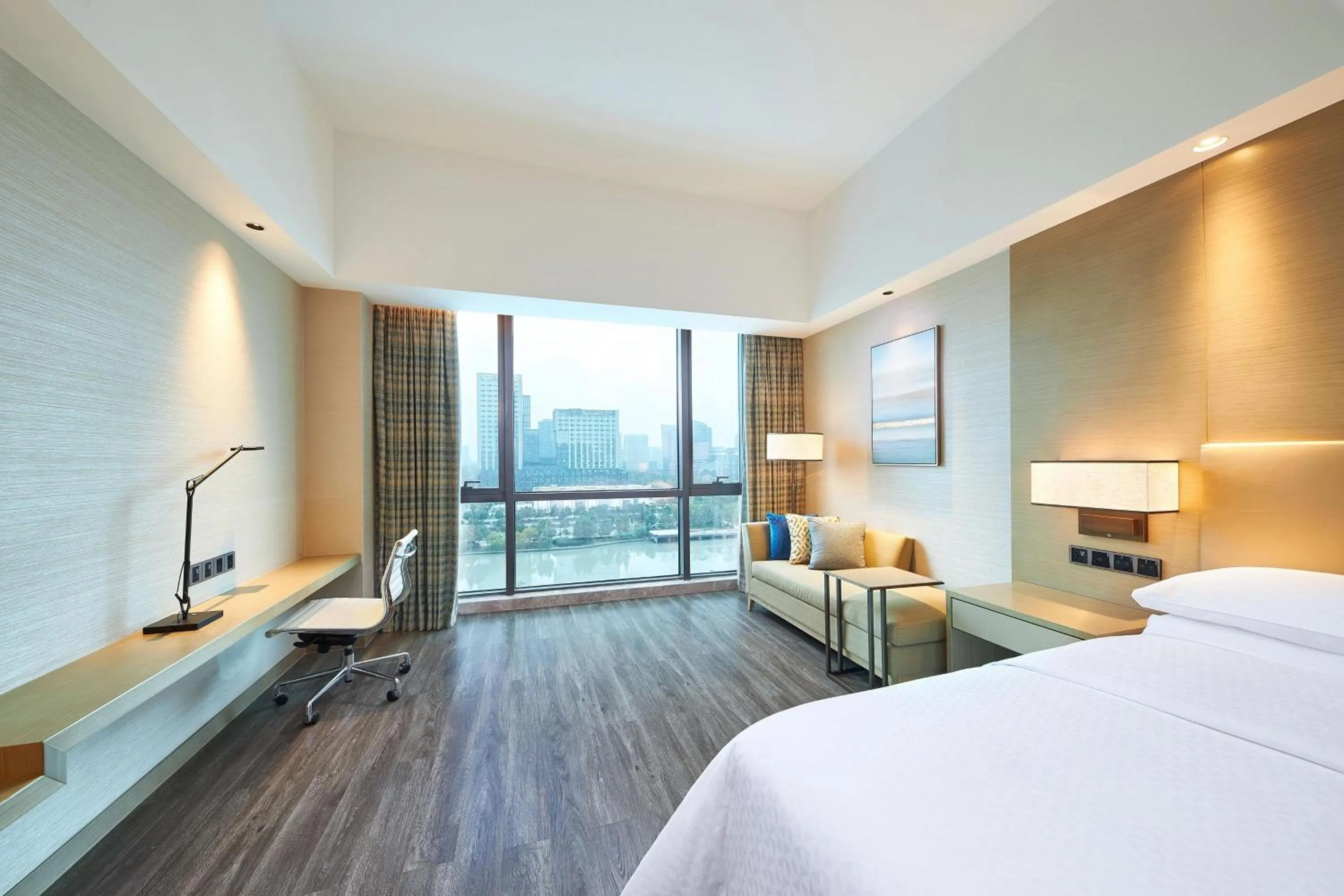 Photo of the whole room, Bed in Four Points by Sheraton Jiaxing