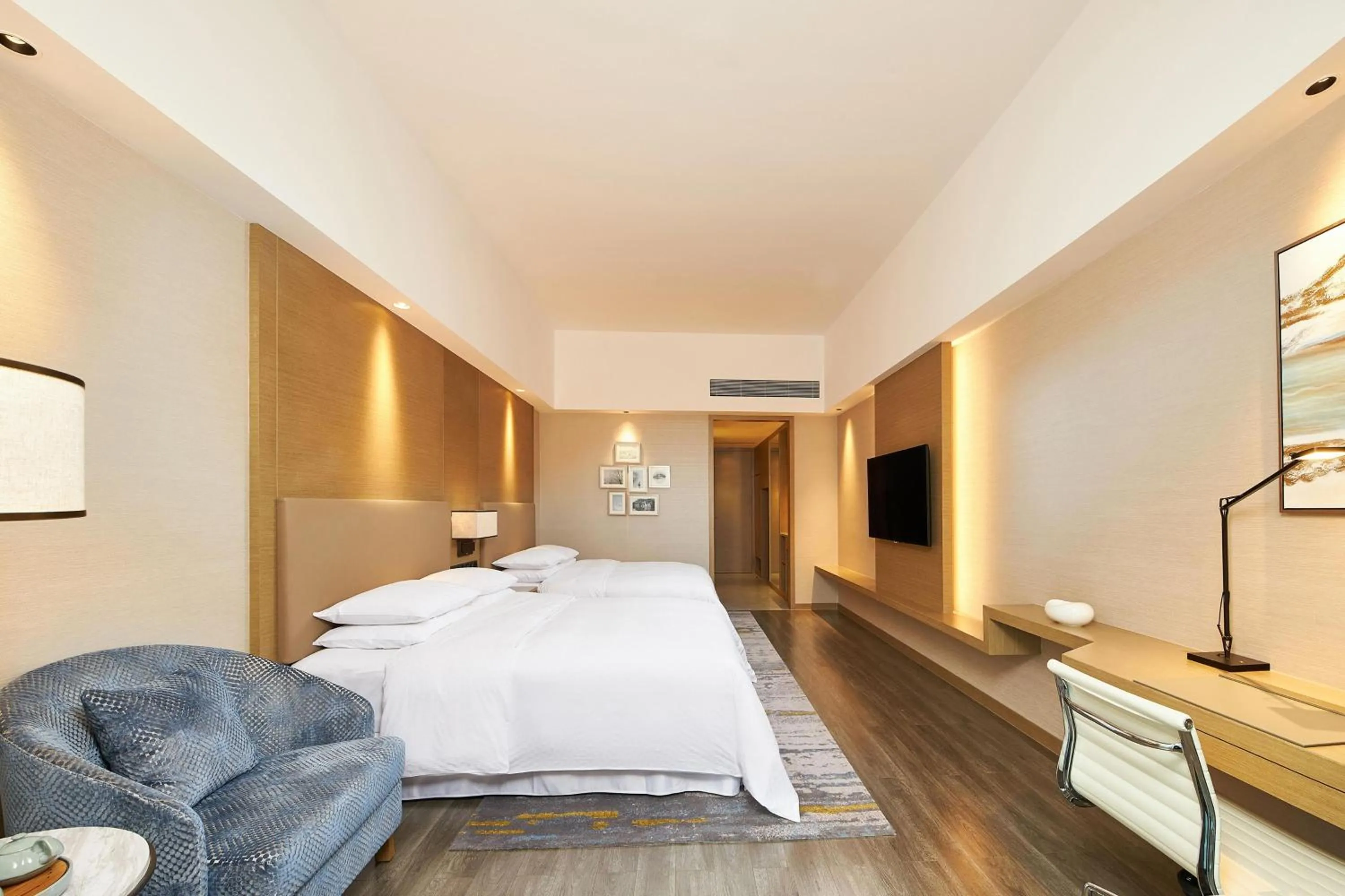 Photo of the whole room, Bed in Four Points by Sheraton Jiaxing