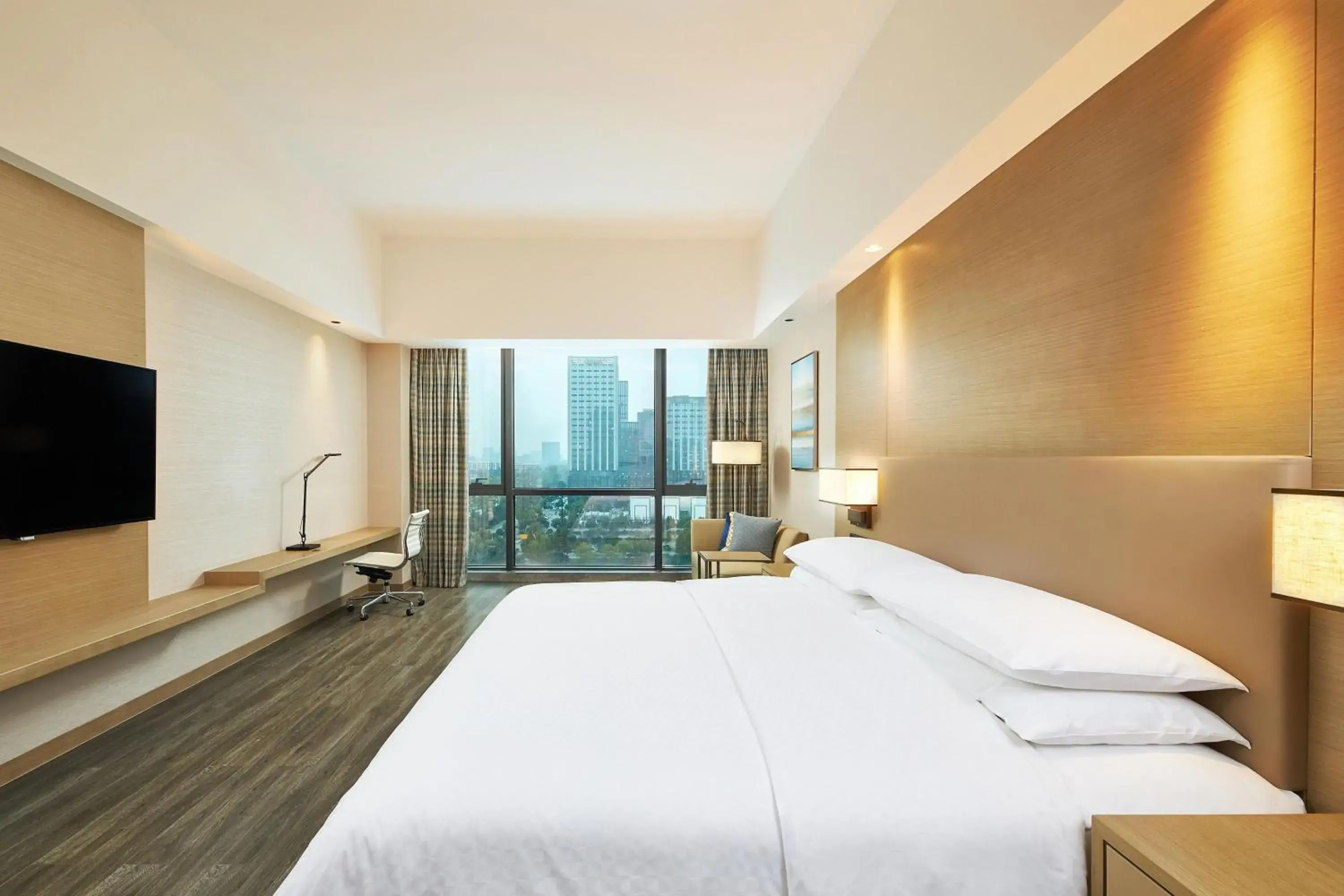 Deluxe Guest room, 1 King, River view in Four Points by Sheraton Jiaxing Deluxe Guest room, 1 King, River view in Four Points by Sheraton Jiaxing