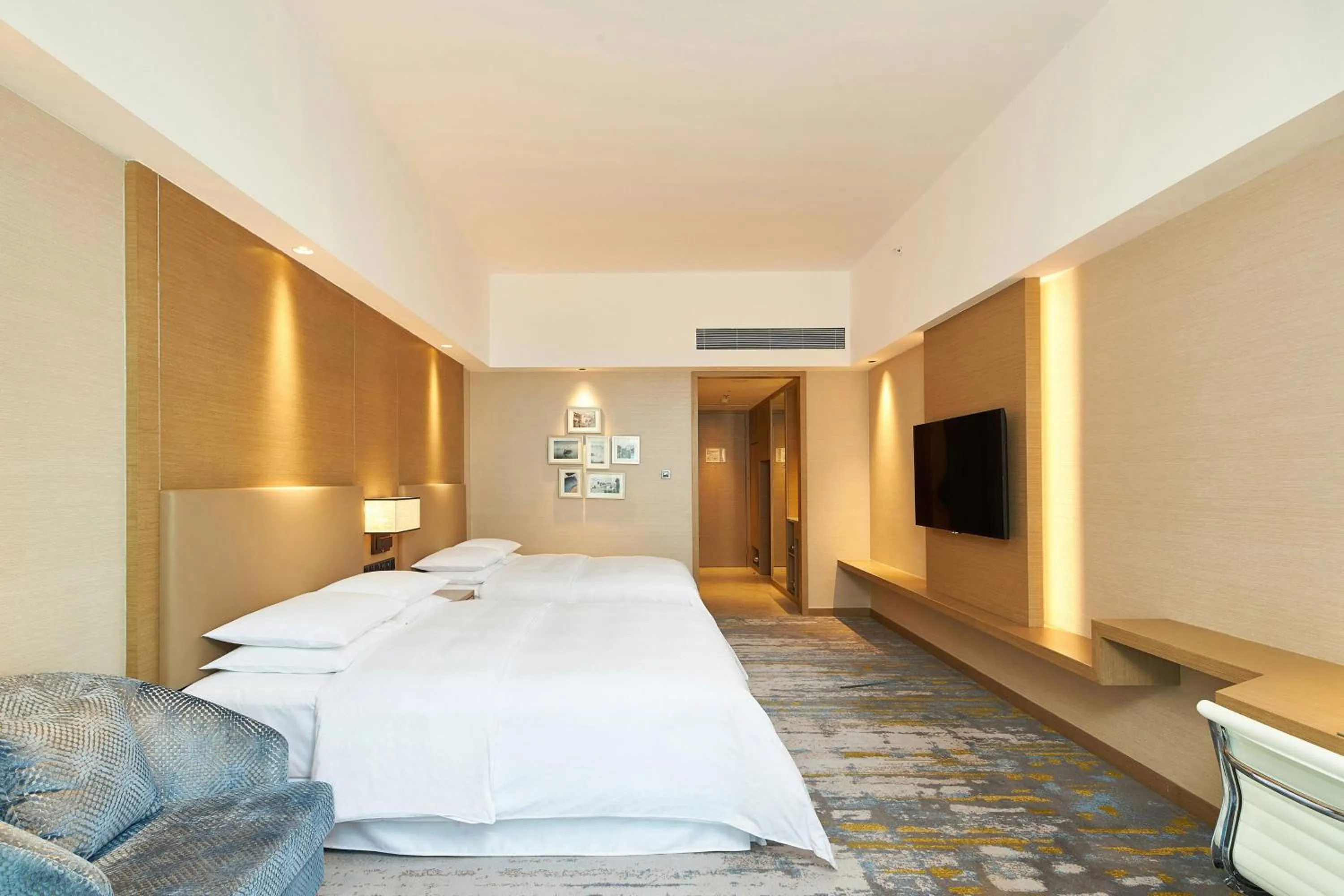 Photo of the whole room, Bed in Four Points by Sheraton Jiaxing