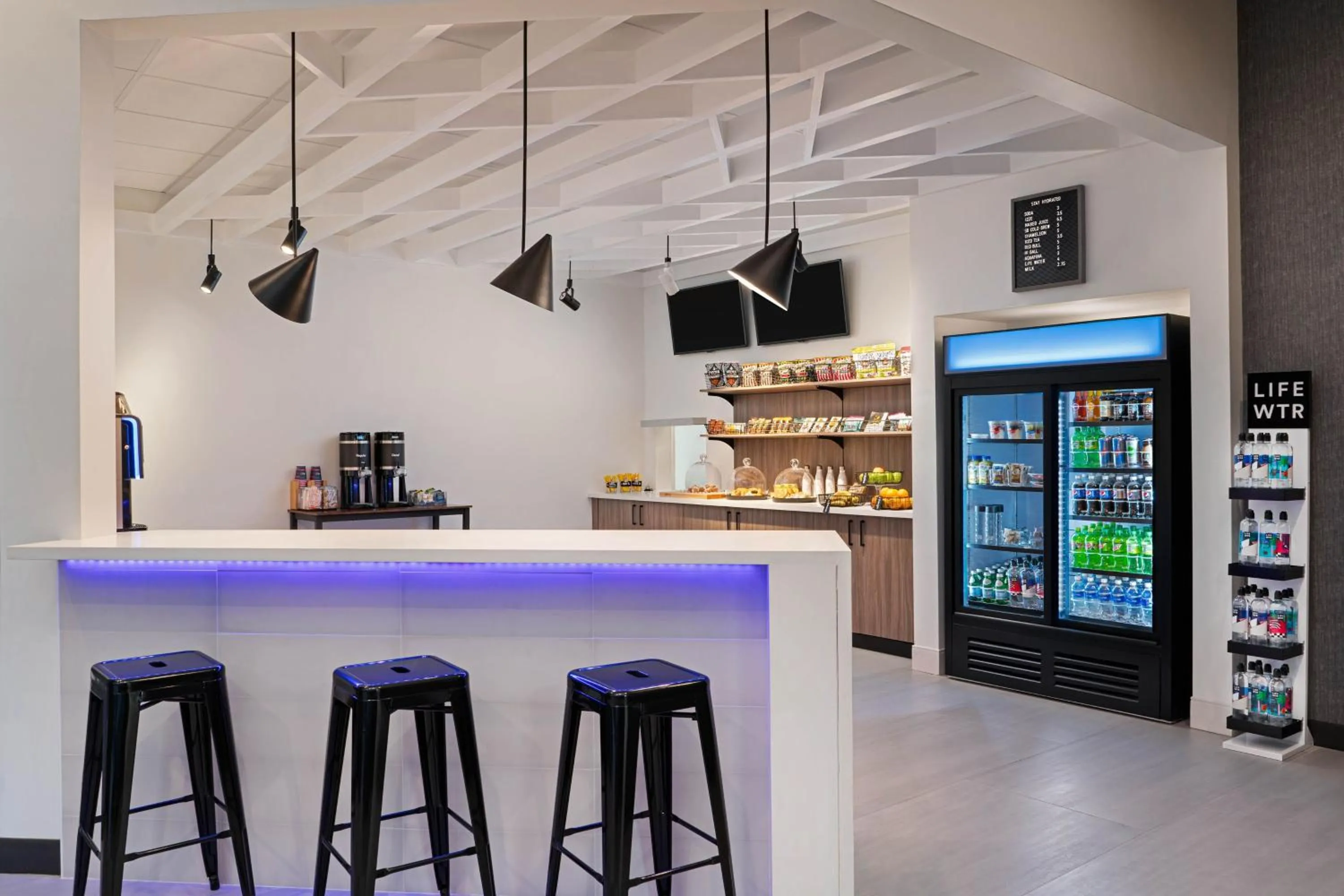 Restaurant/places to eat in Aloft Katy Mills