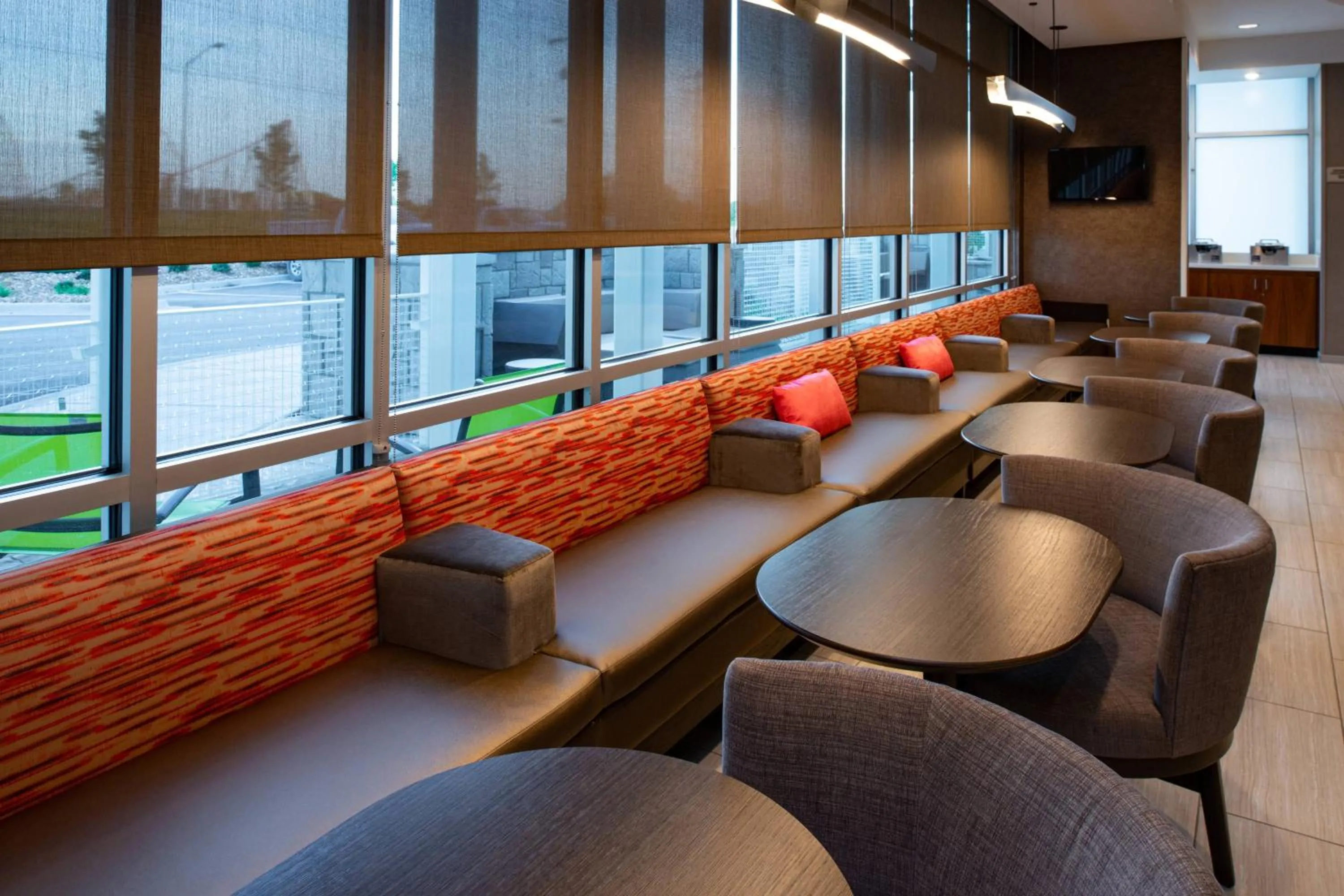 Breakfast in SpringHill Suites by Marriott Kansas City Northeast