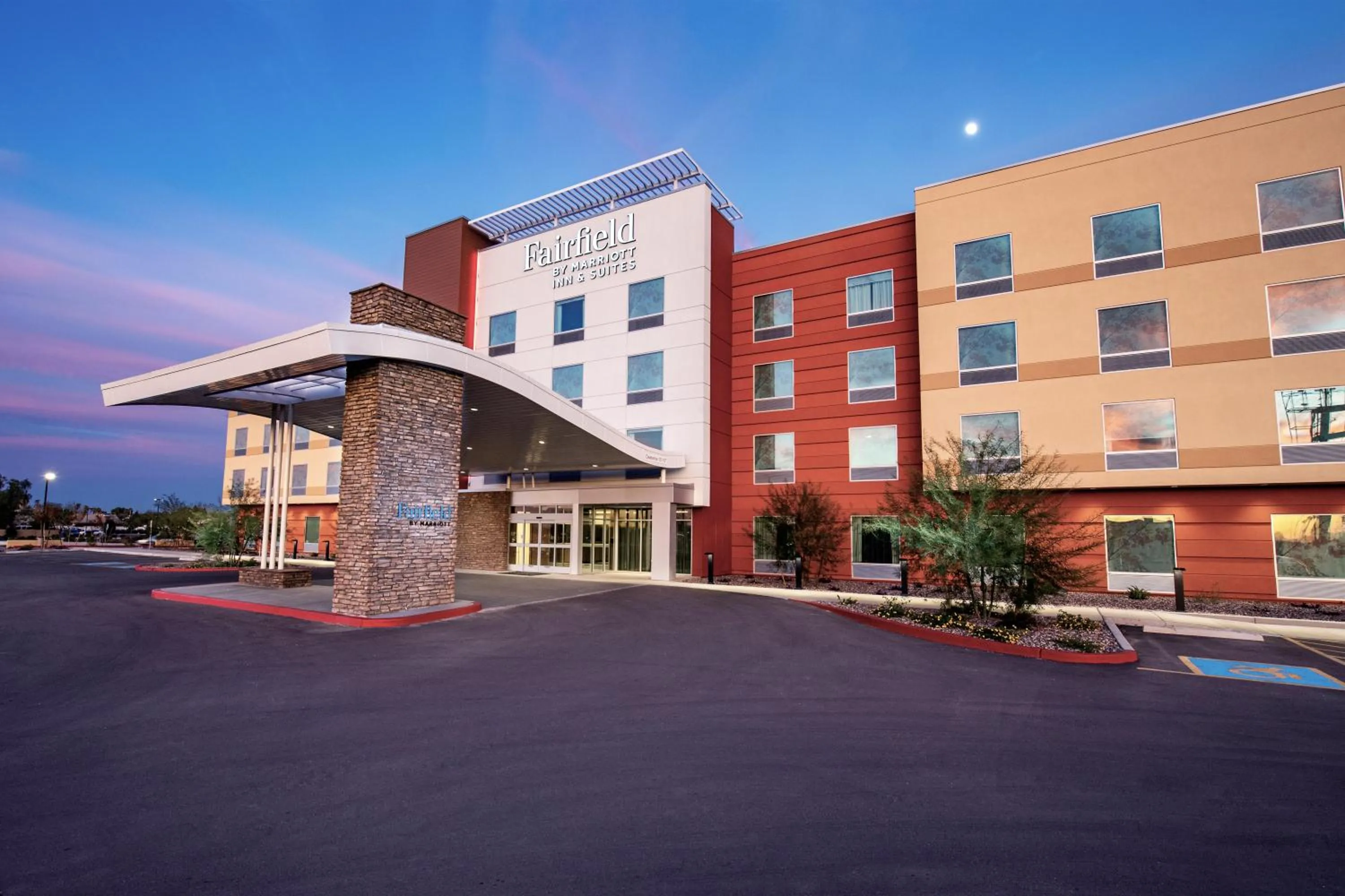 Property building in Fairfield Inn & Suites by Marriott Phoenix West/Tolleson