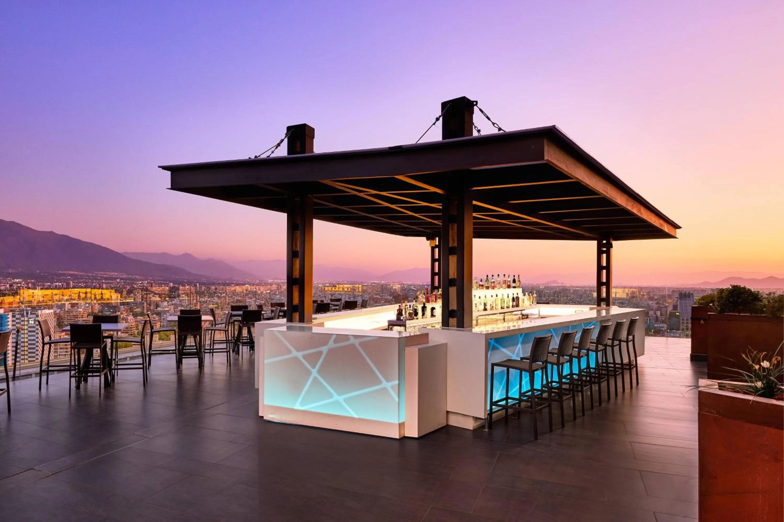 Lounge or bar in AC Hotel by Marriott Santiago Cenco Costanera