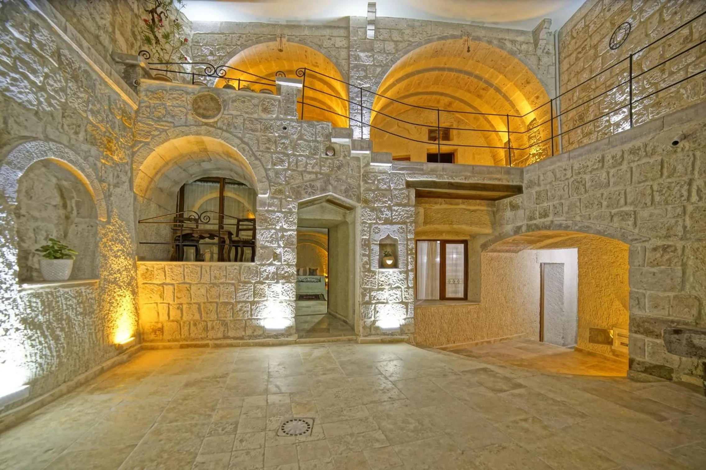 Property building in Risus Cave Suites