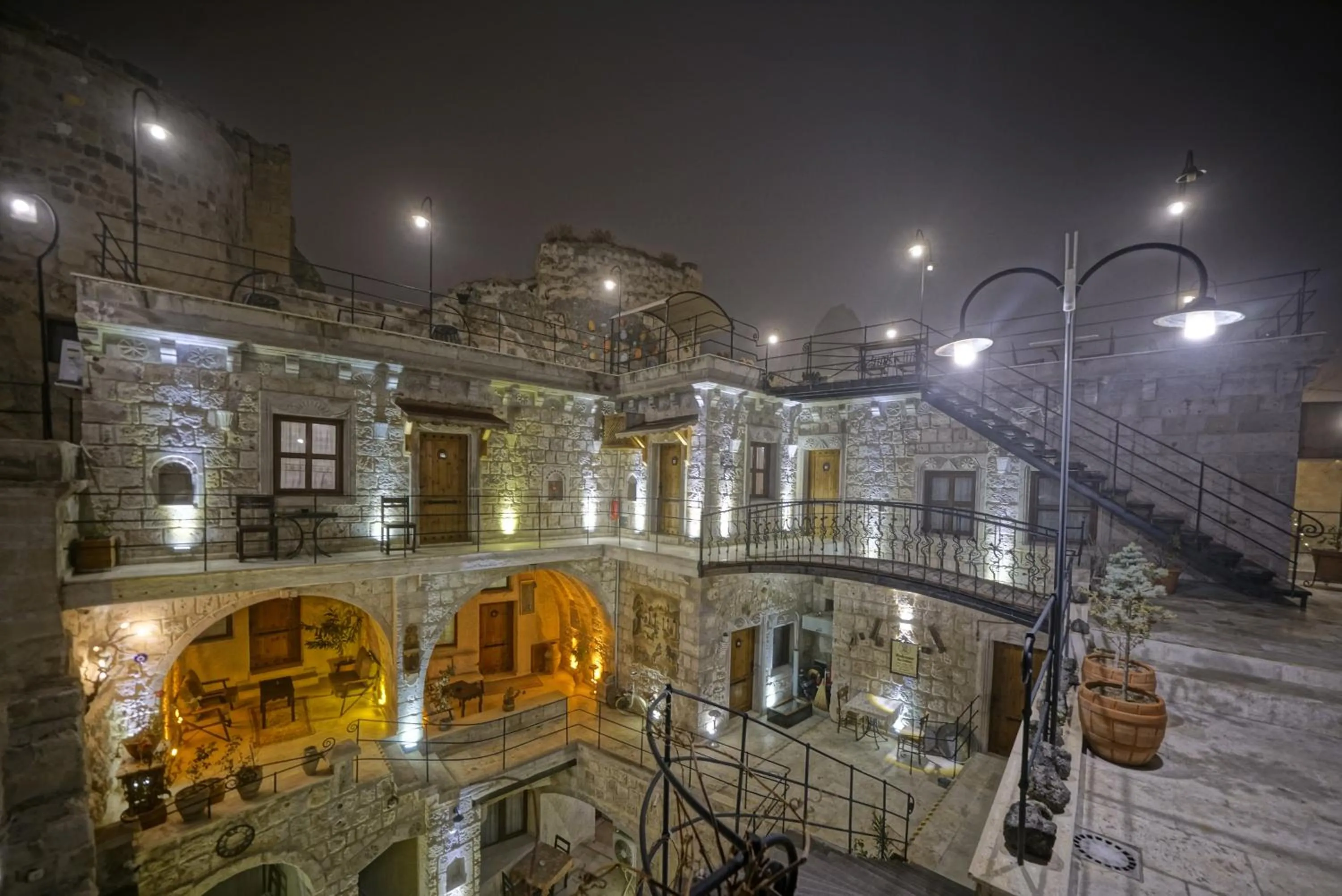 Night in Risus Cave Suites