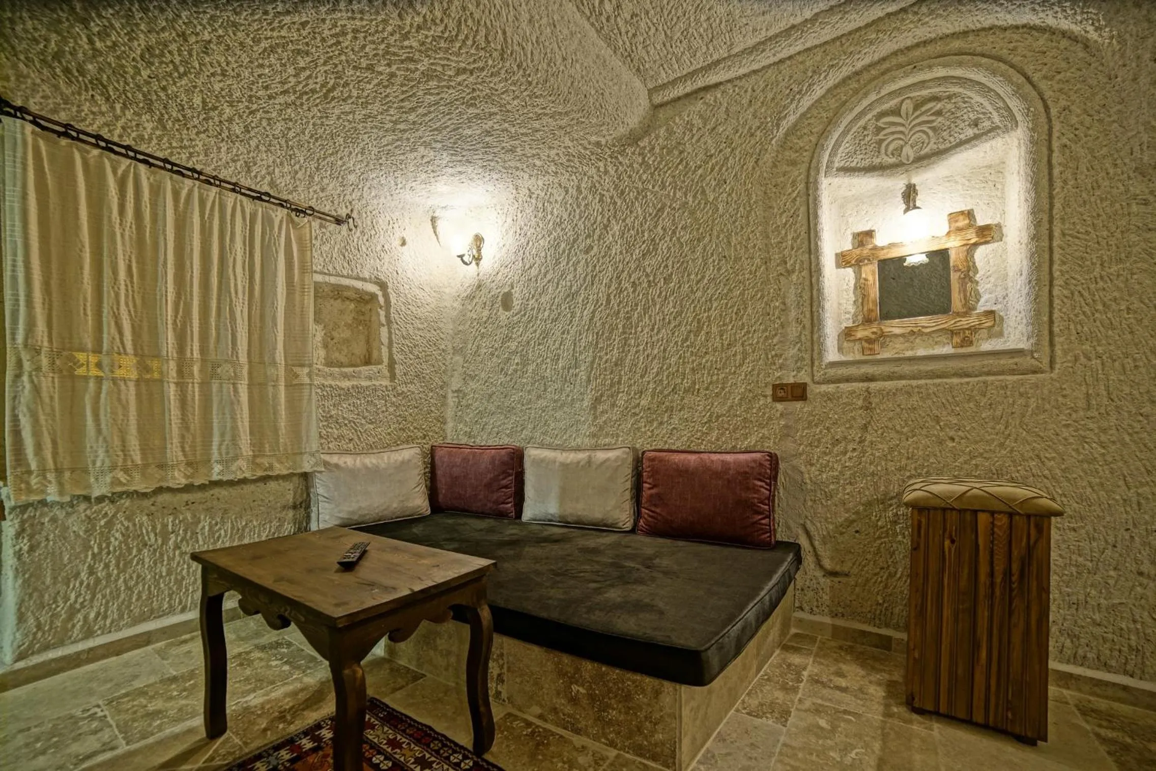 Seating area in Risus Cave Suites