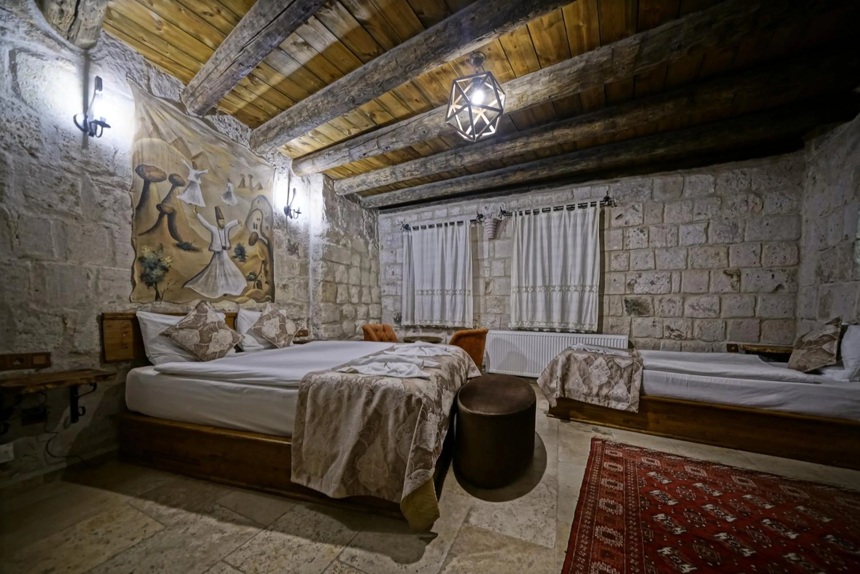 Photo of the whole room, Bed in Risus Cave Suites