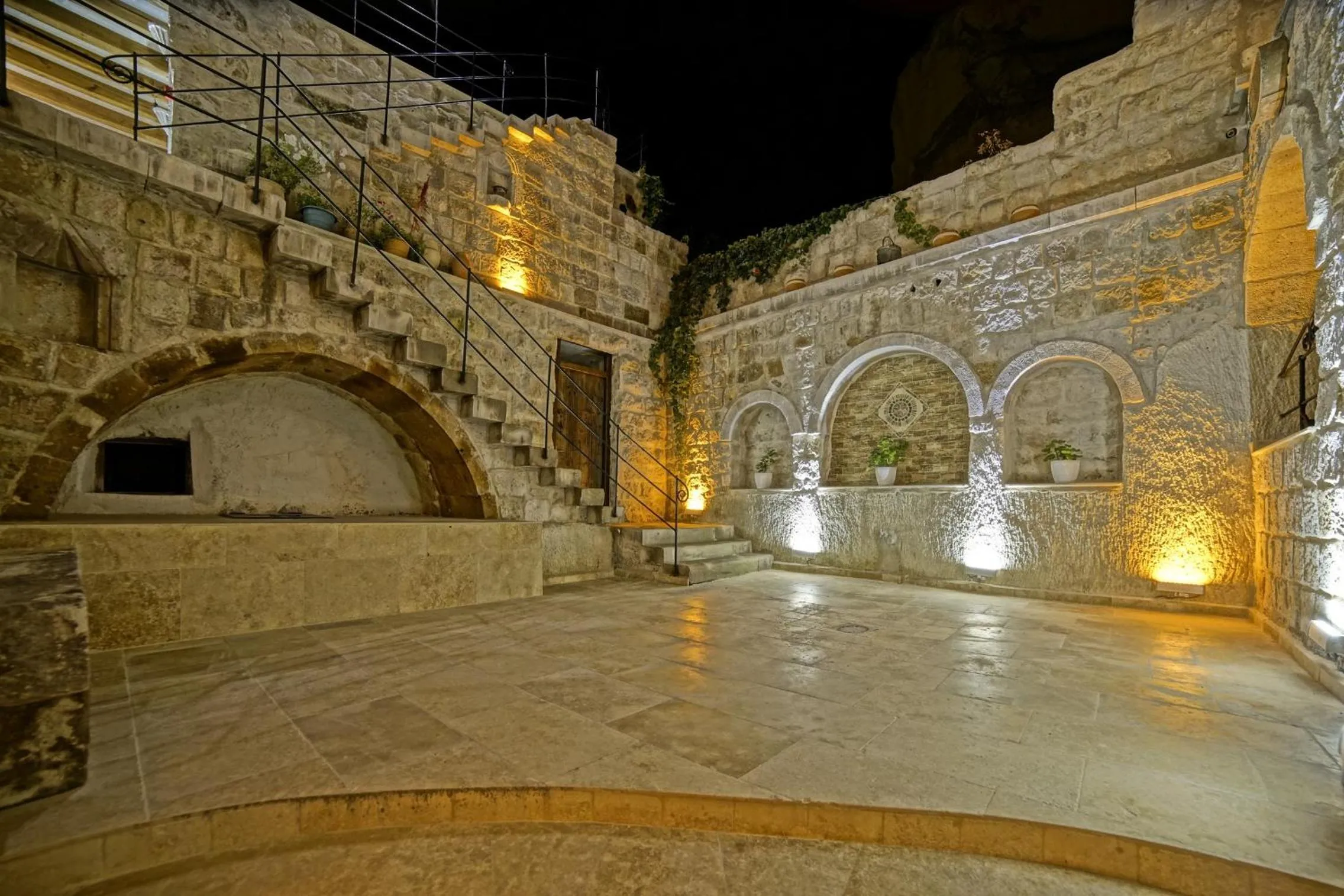 Decorative detail in Risus Cave Suites