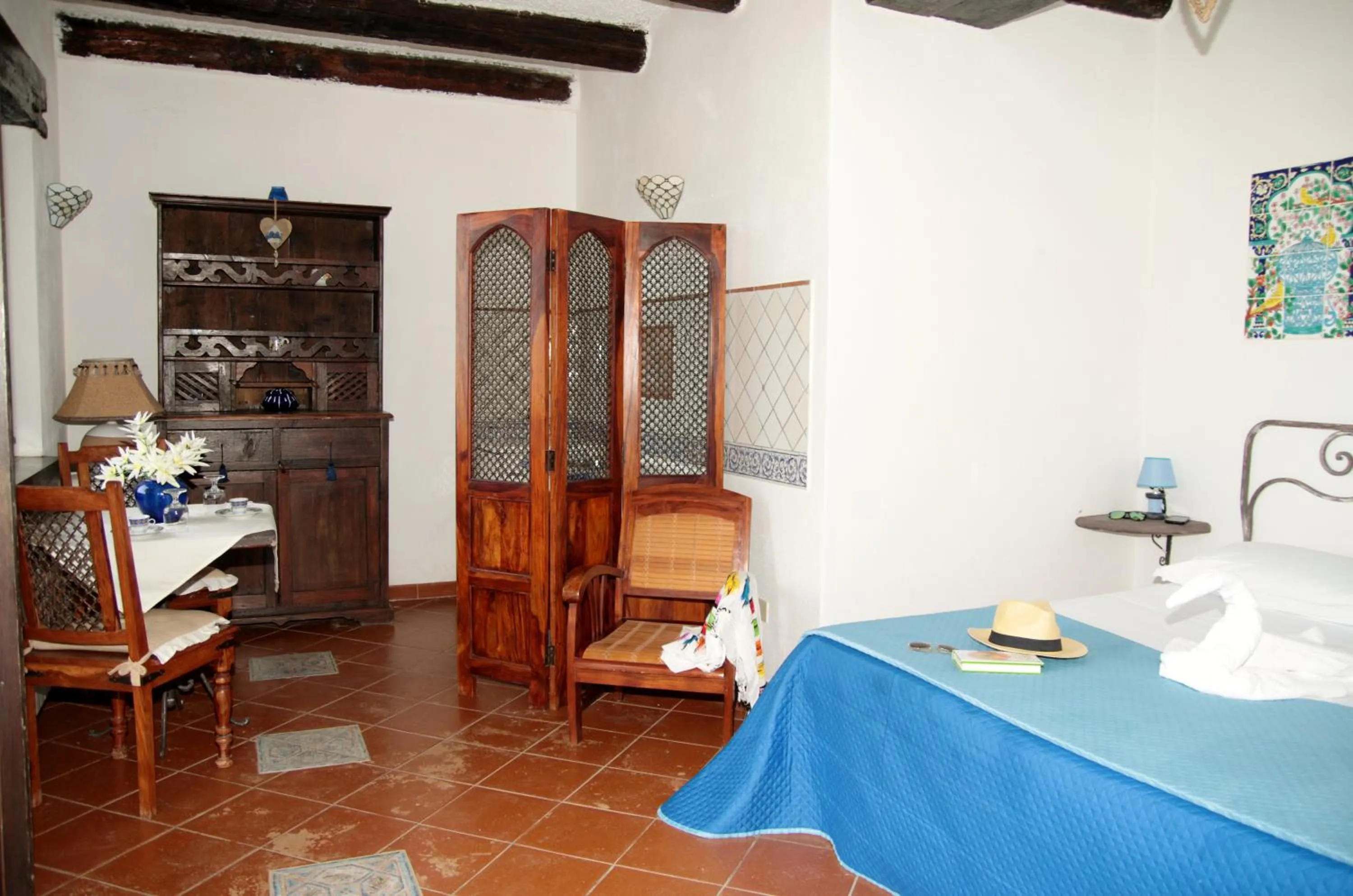 Photo of the whole room, Bed in Villa Neptunus