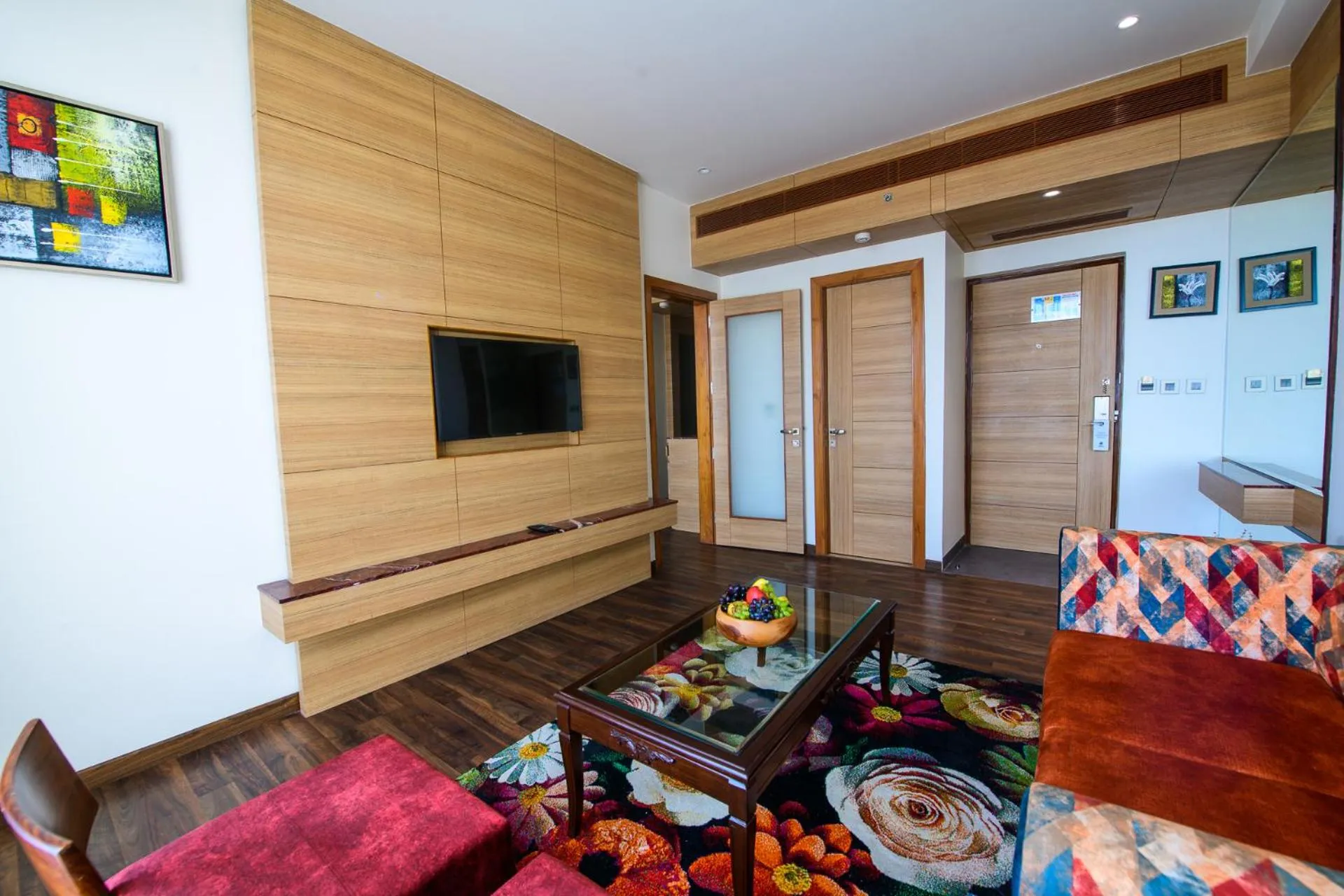 Communal lounge/ TV room in Best Western La Vista Pathankot