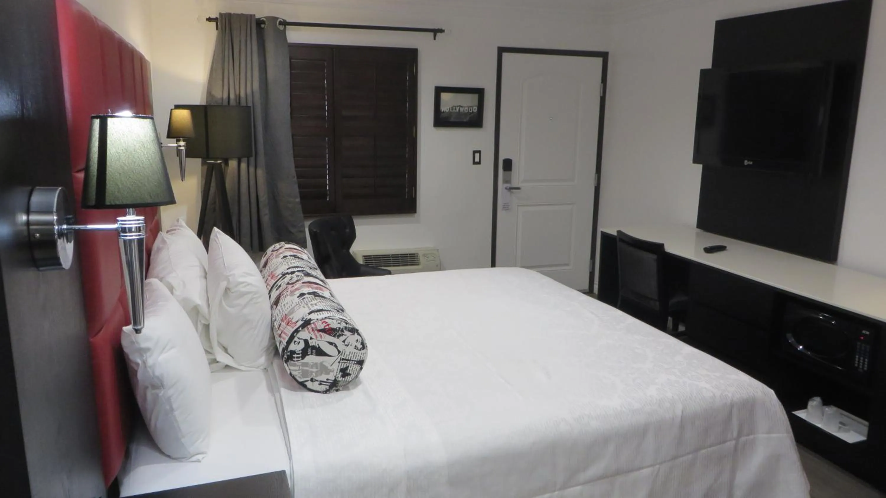 Bed in Legend Hotel Hollywood