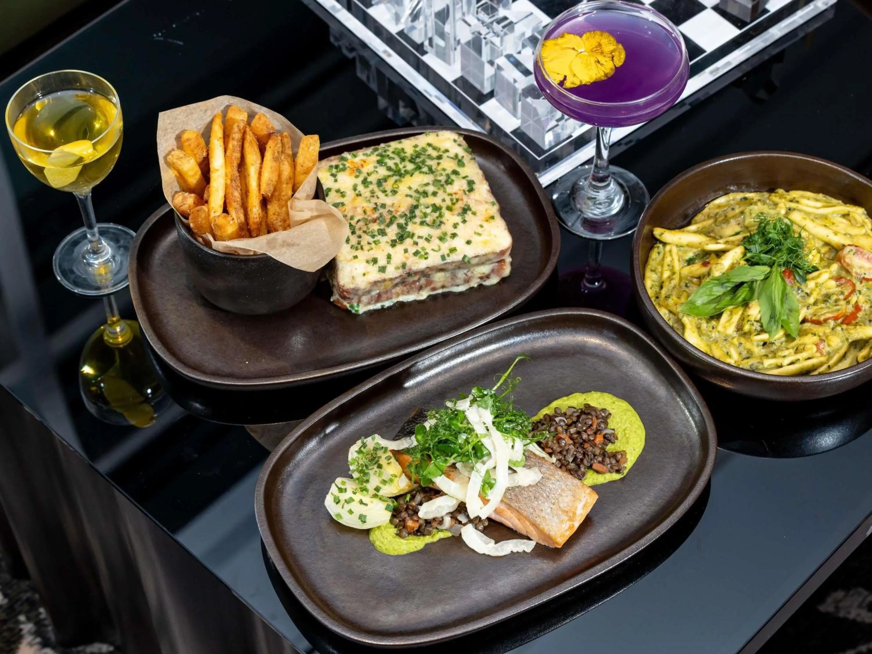 Lounge or bar in Sofitel Philadelphia at Rittenhouse Square