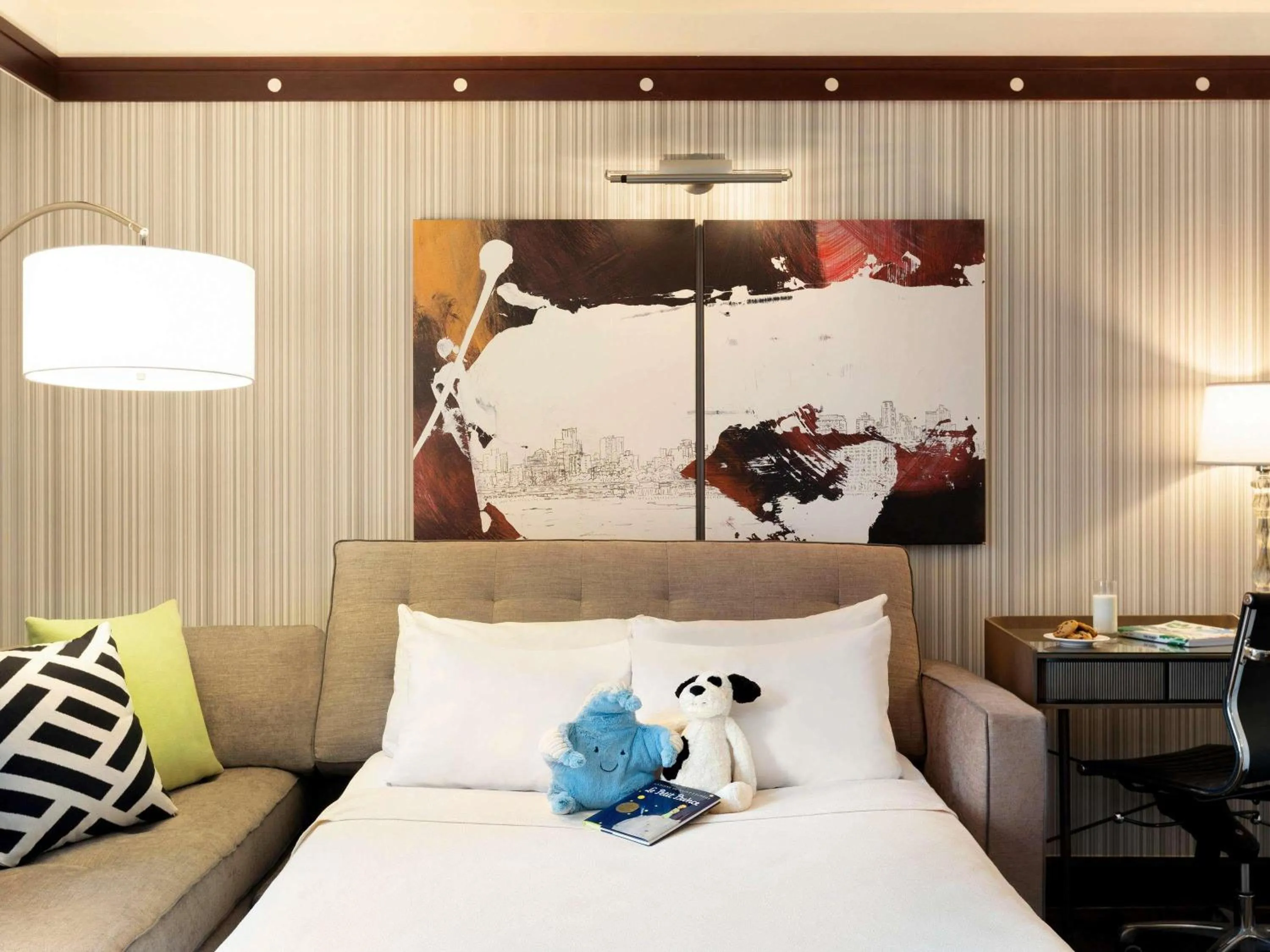 Photo of the whole room, Bed in Sofitel Philadelphia at Rittenhouse Square