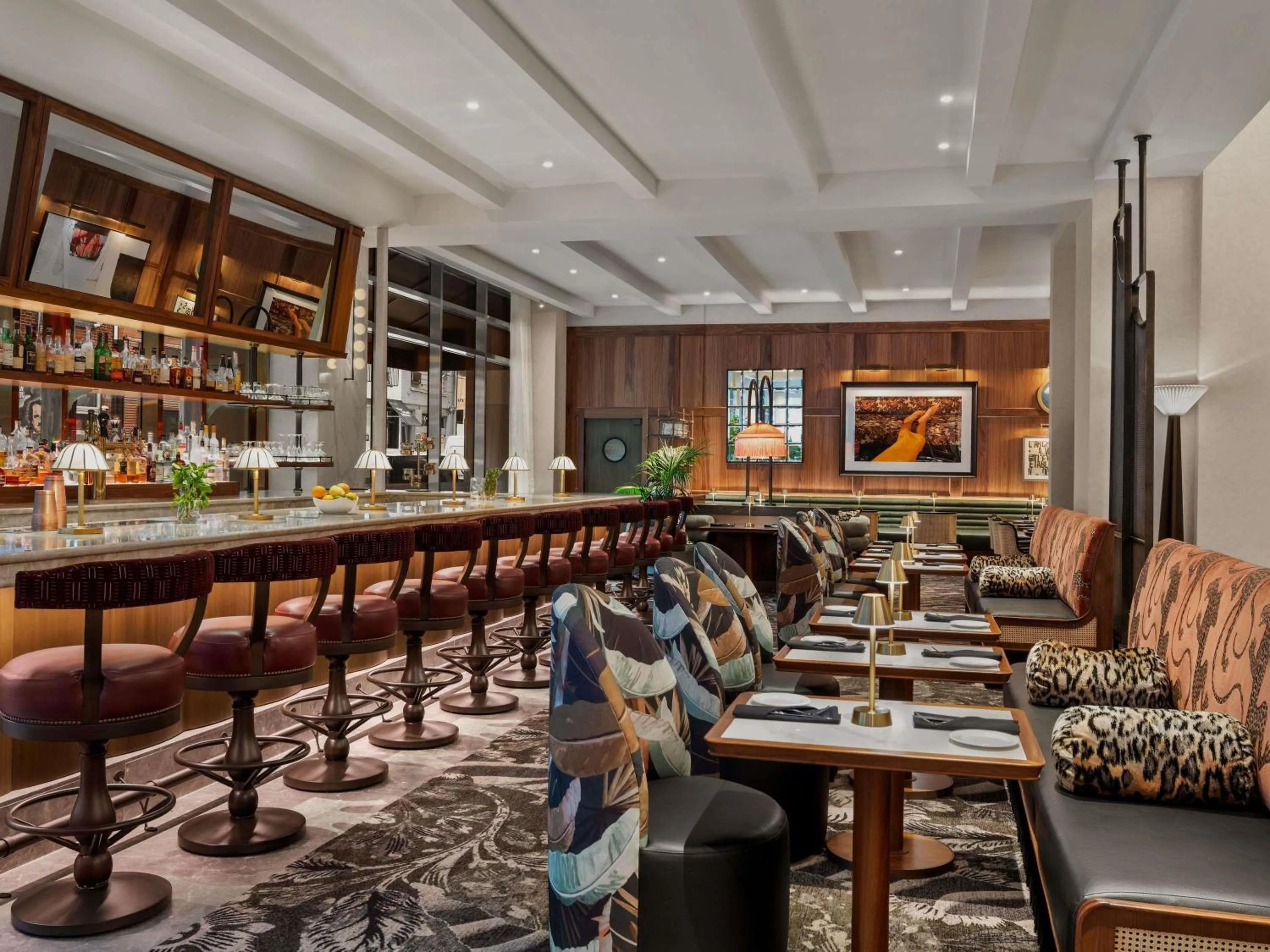 Lounge or bar in Sofitel Philadelphia at Rittenhouse Square