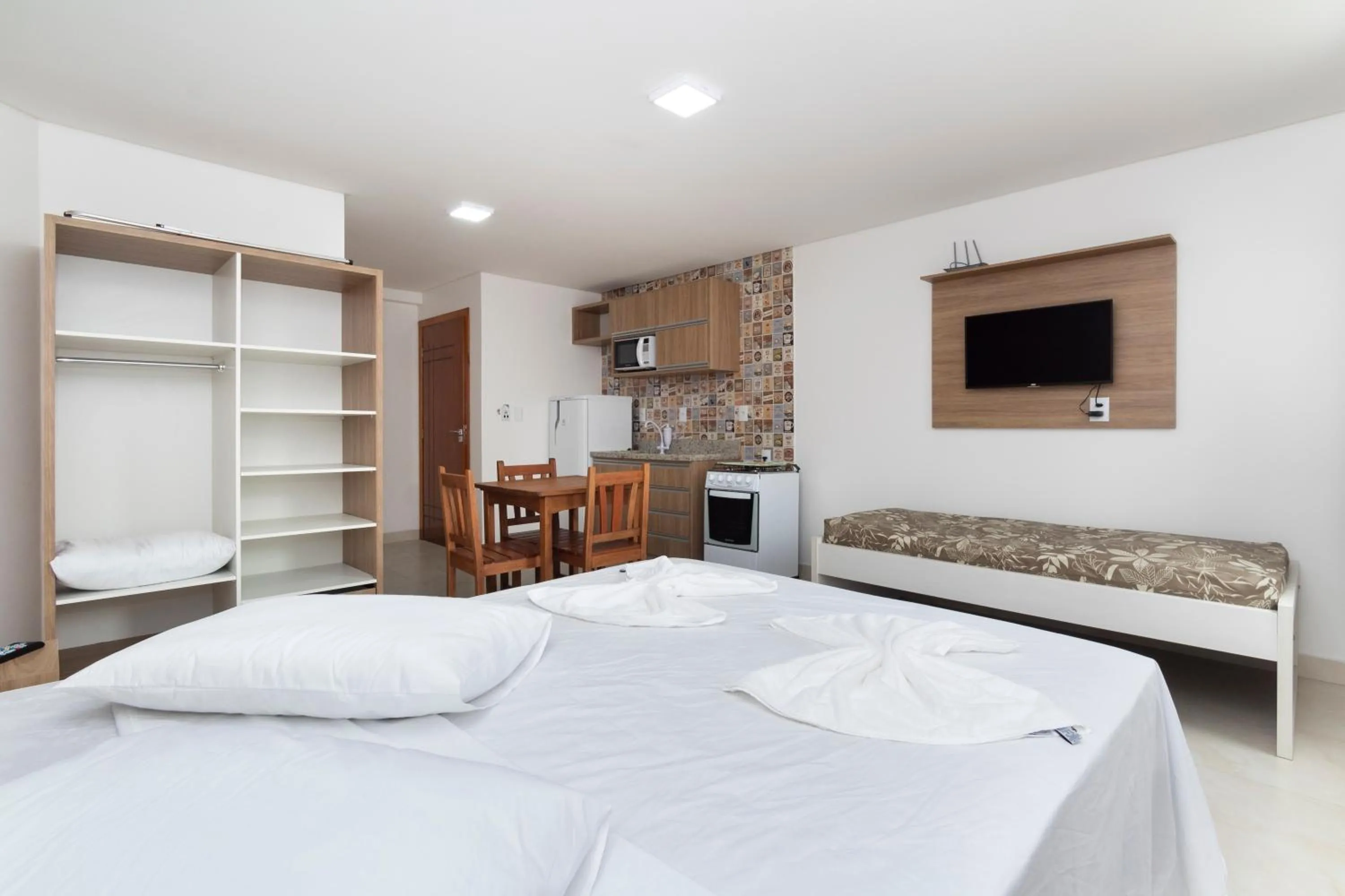 Communal lounge/ TV room, Bed in Apart Hotel Canto Grande