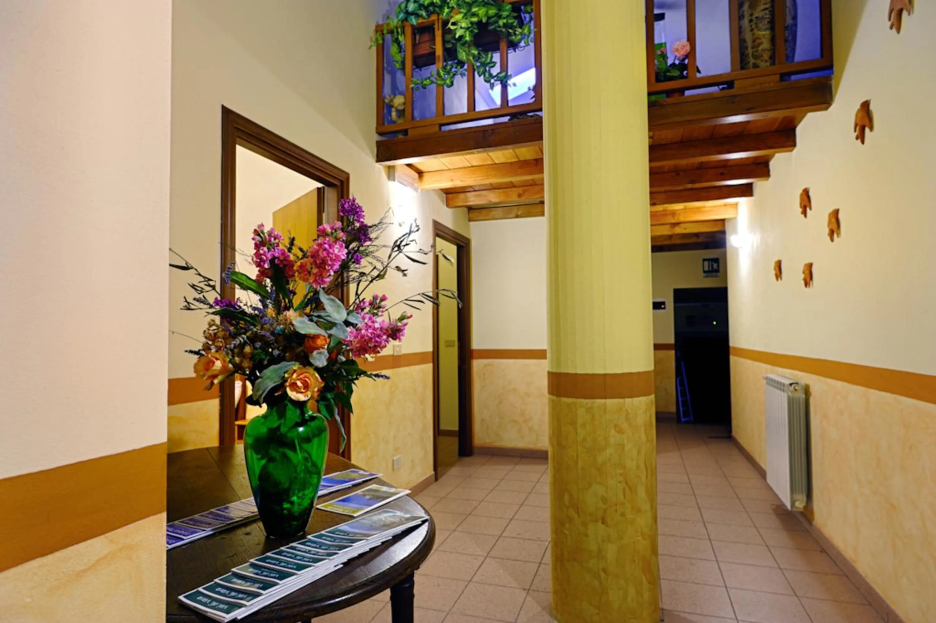 Decorative detail in Le Rondini