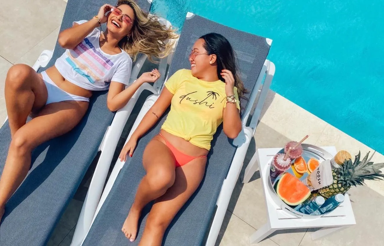 Guests in The Palm Leaf Apartments