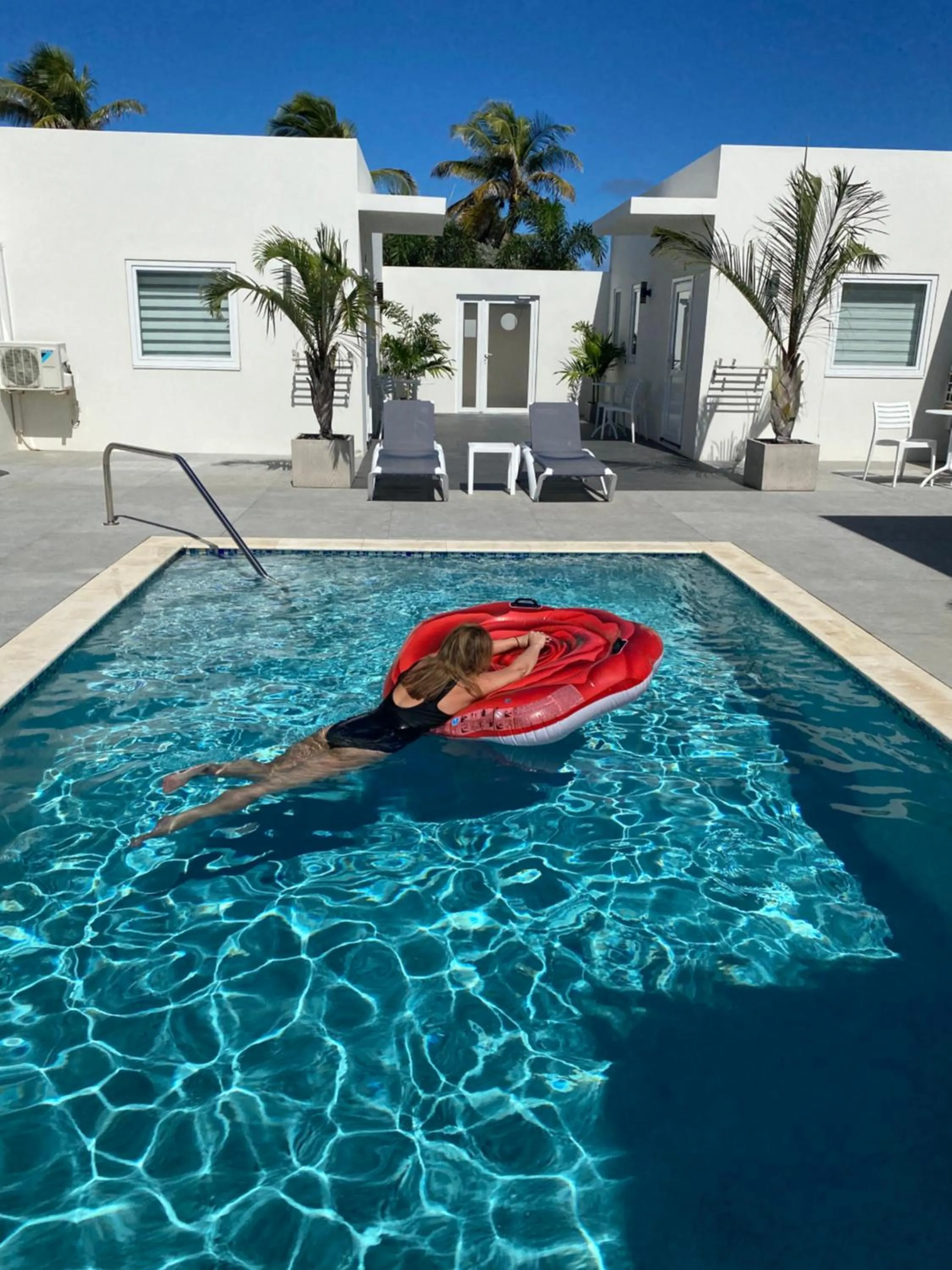 People in The Palm Leaf Apartments