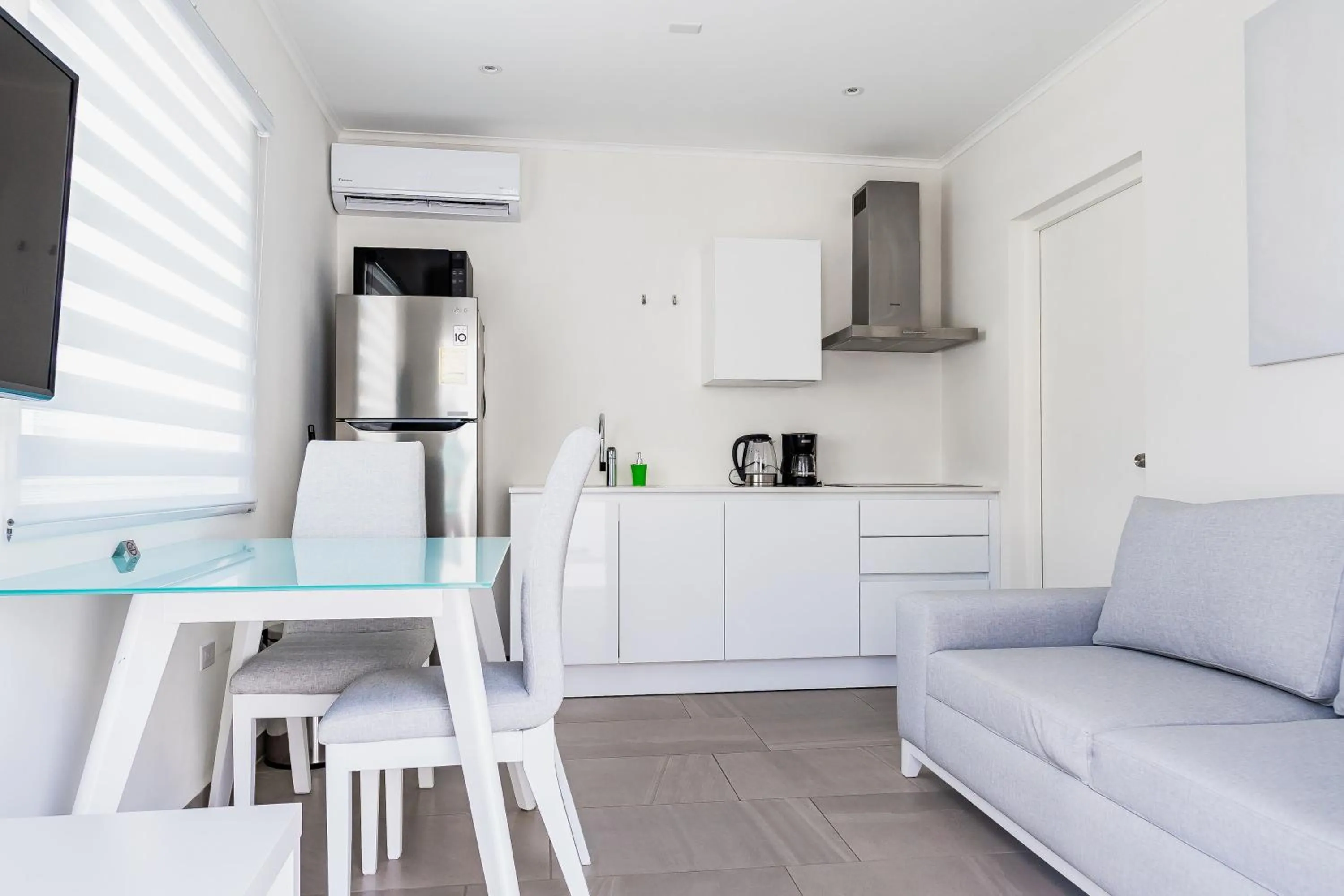 Coffee/tea facilities in The Palm Leaf Apartments