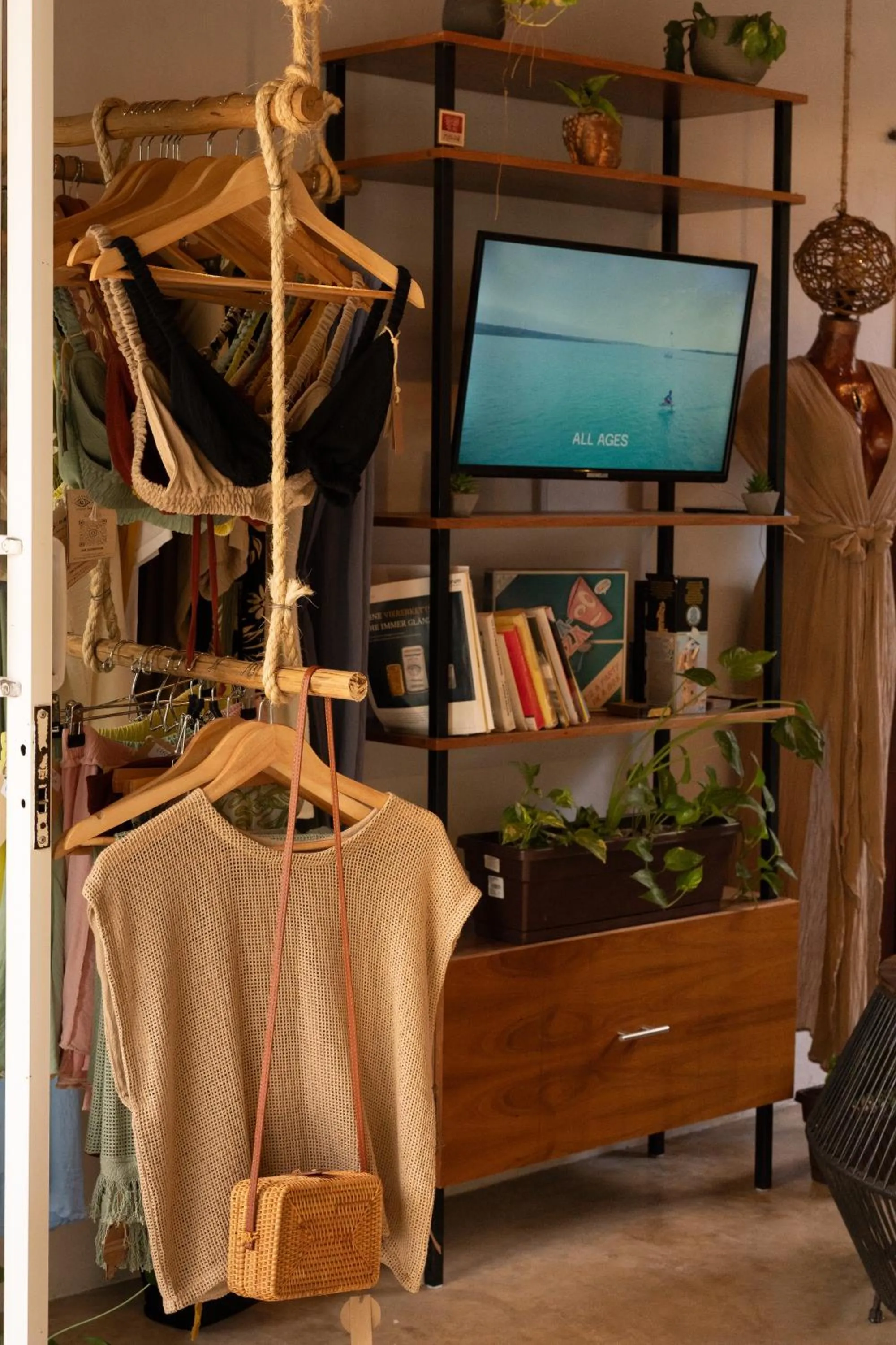 TV and multimedia in AGAM Hotel Boutique Bacalar - Adults Only