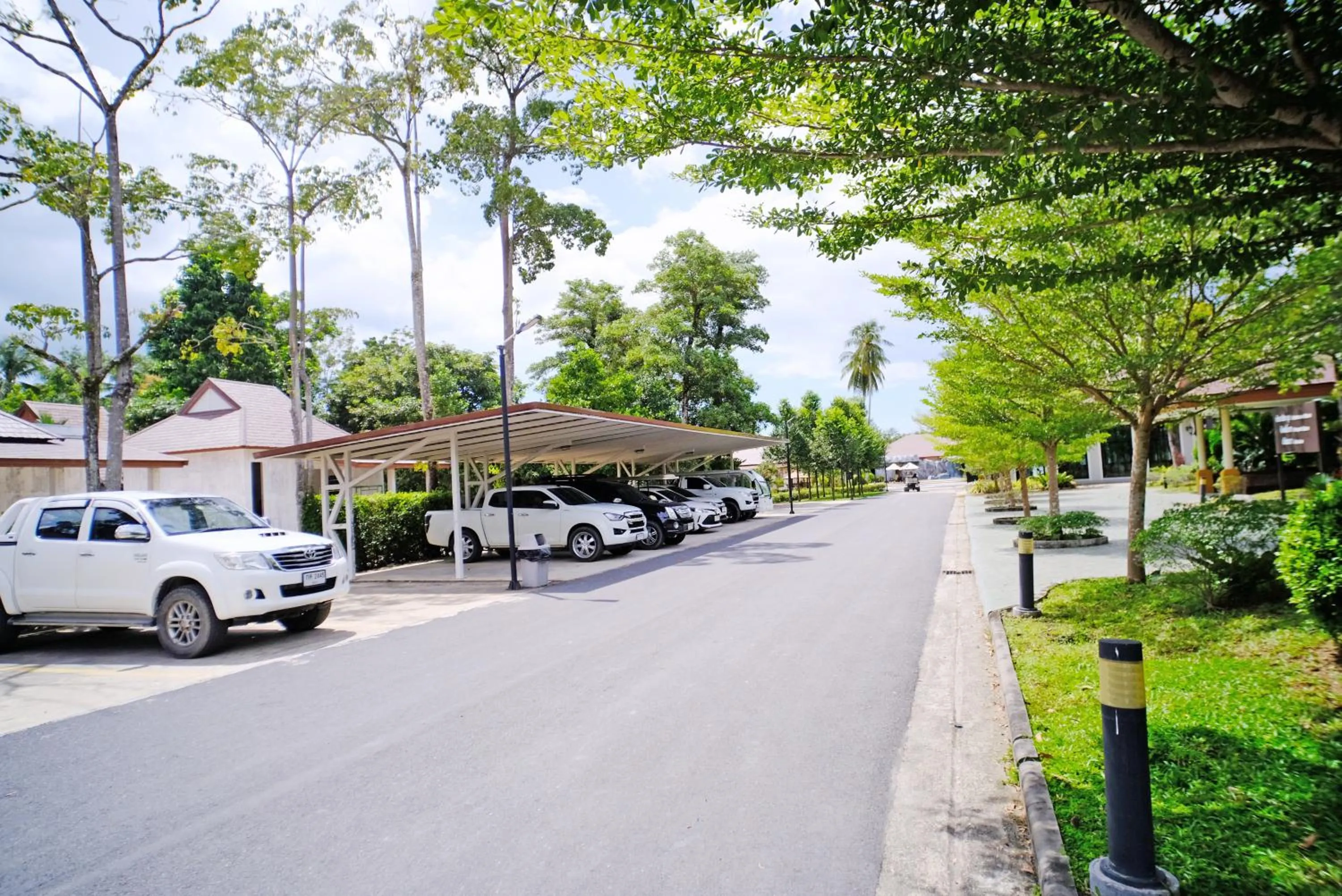 Parking in Rnana Grand