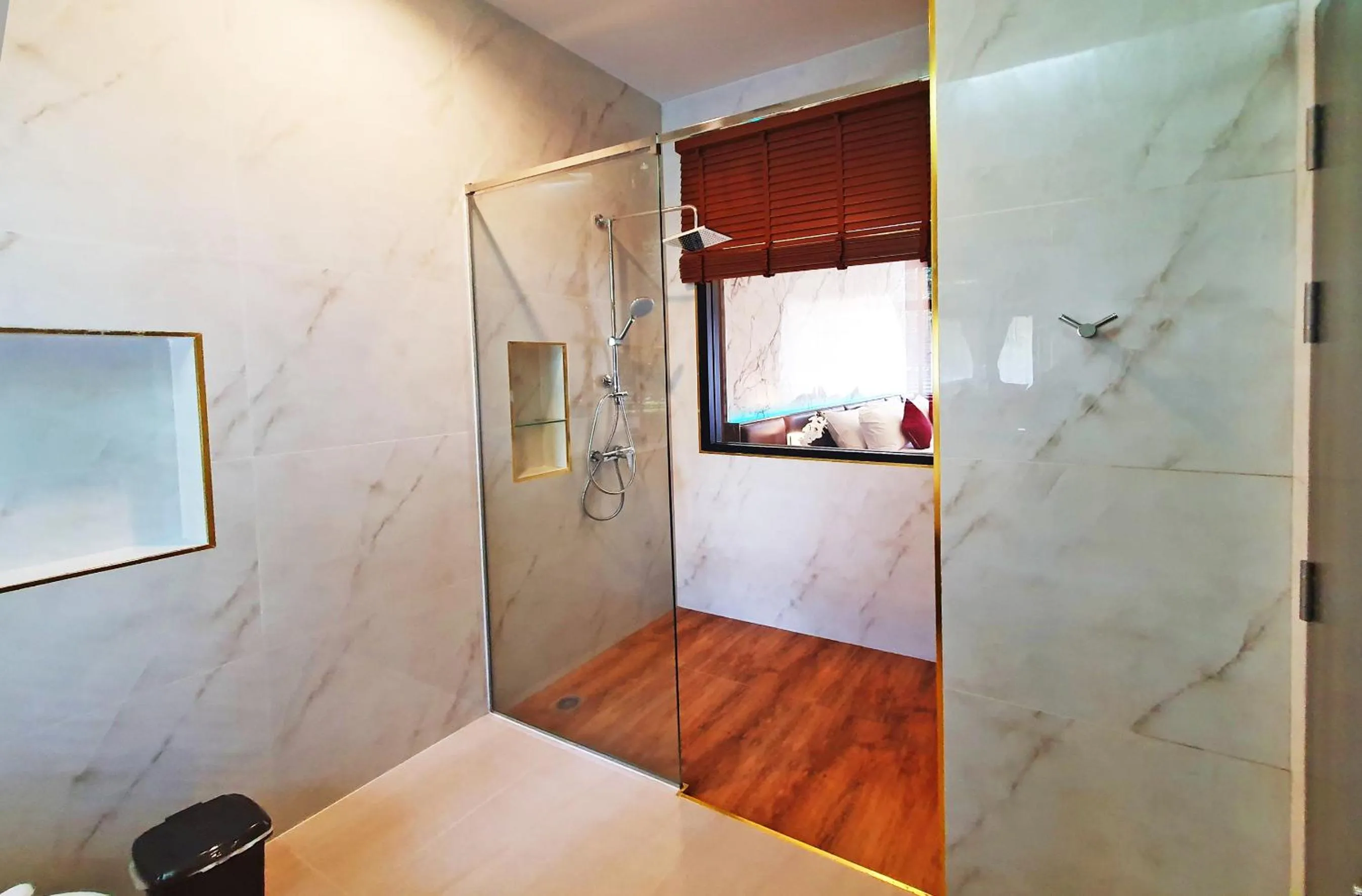 Bathroom, Bed in Rnana Grand