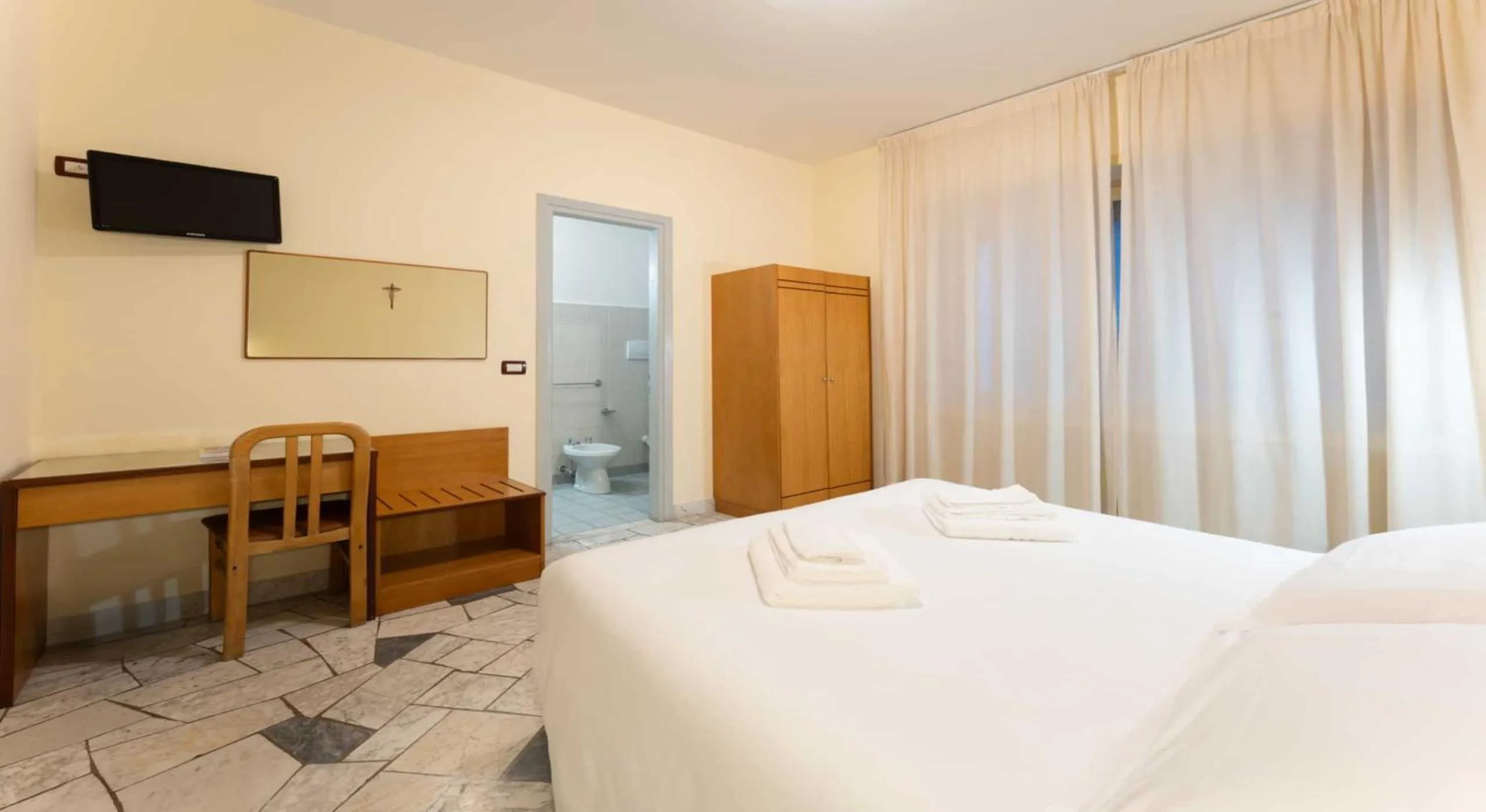 Bed in Hotel Delle Rose