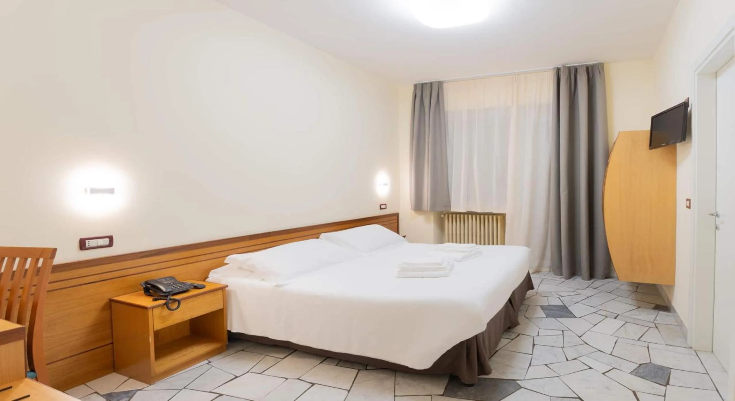 Bedroom, Bed in Hotel Delle Rose