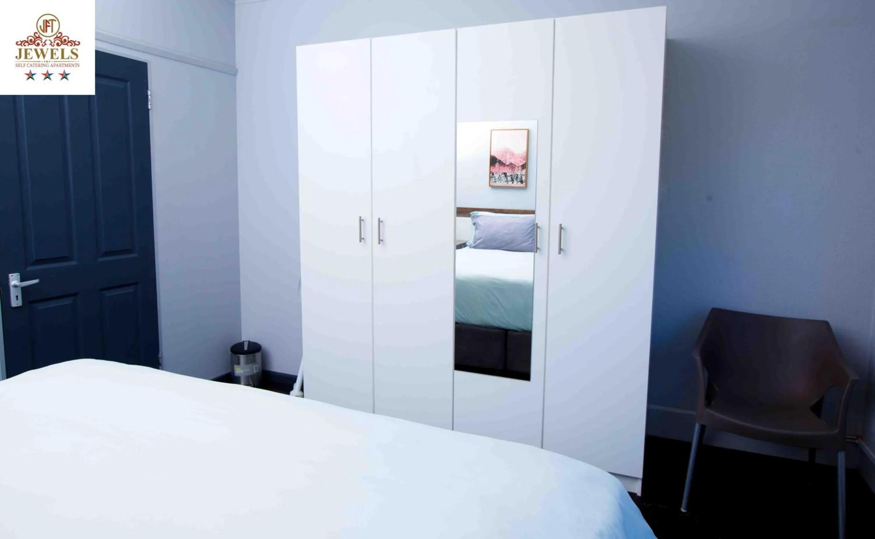 wardrobe, Bed in JFT self catering units