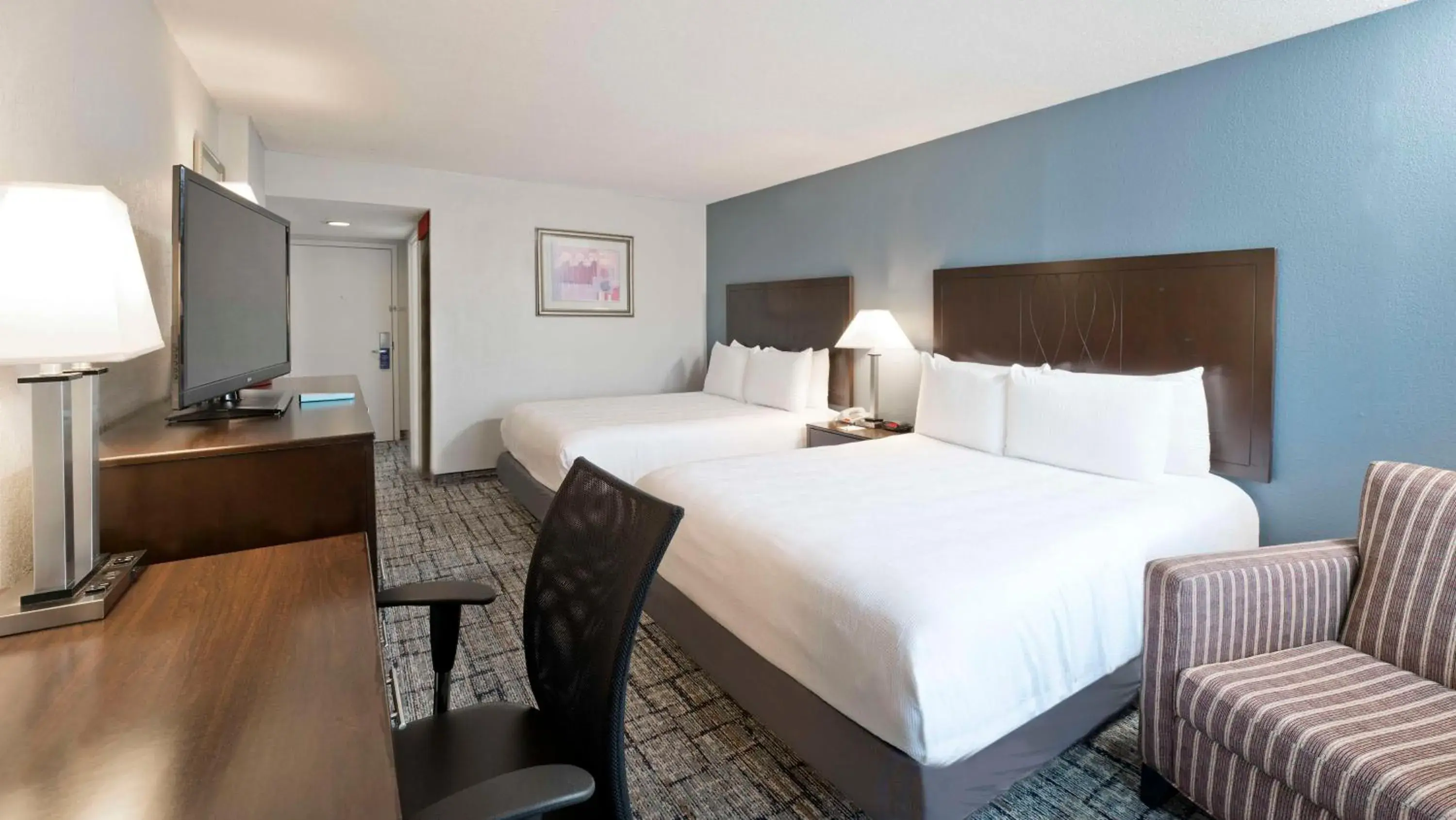 Queen Room with Two Queen Beds and Bath Tub - Mobility Access/Non-Smoking in Best Western Plus Hotel & Conference Center Queen Room with Two Queen Beds and Bath Tub - Mobility Access/Non-Smoking in Best Western Plus Hotel & Conference Center