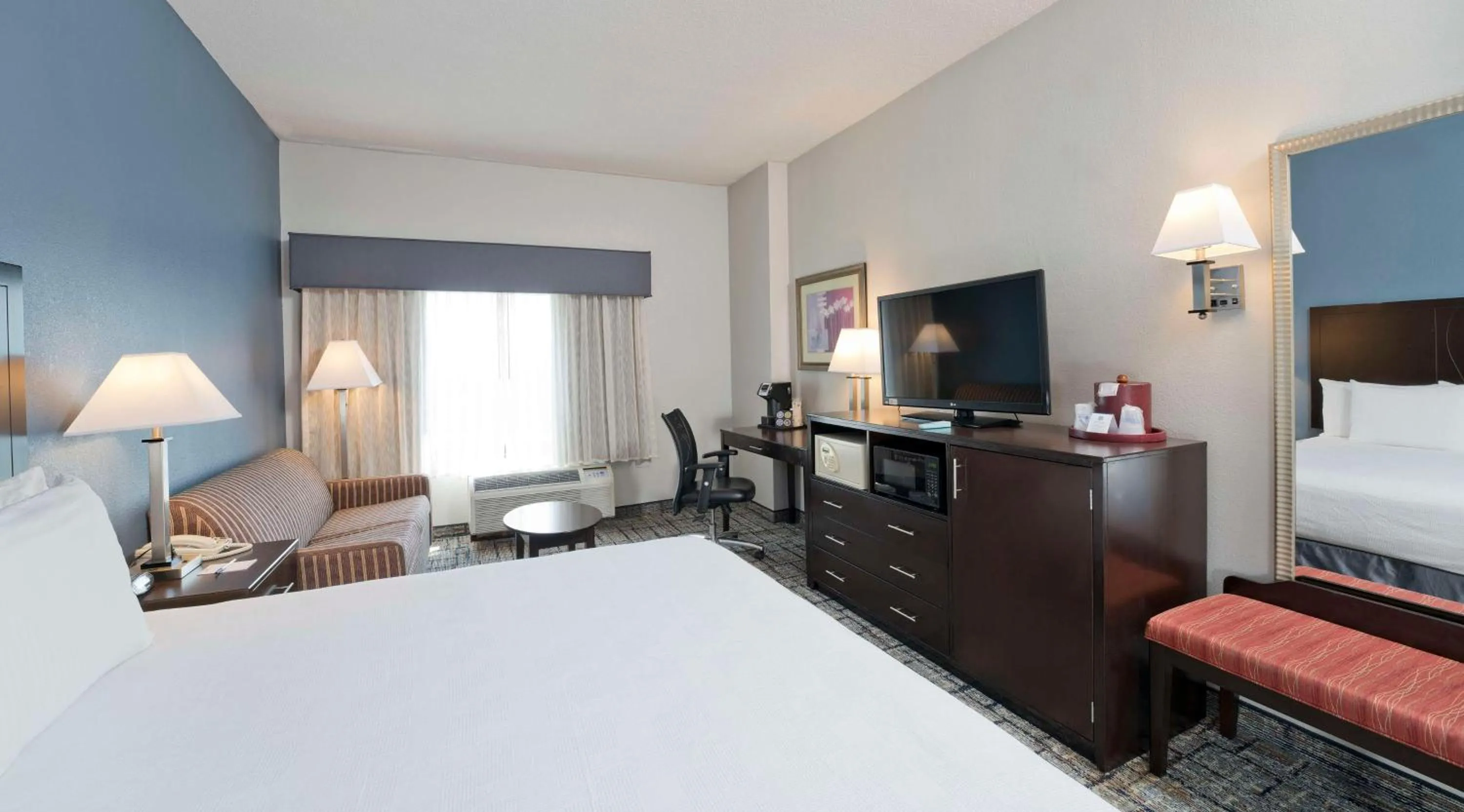 Bedroom, Bed in Best Western Plus Hotel & Conference Center