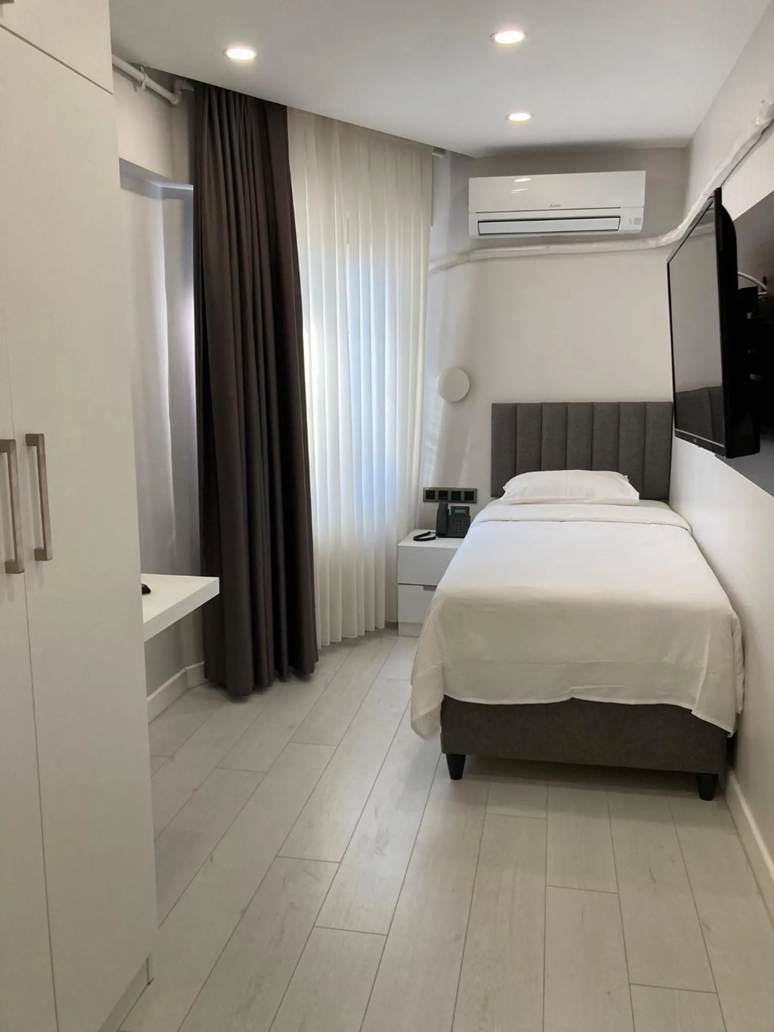 Bed in Kings Cross Hotel Istanbul