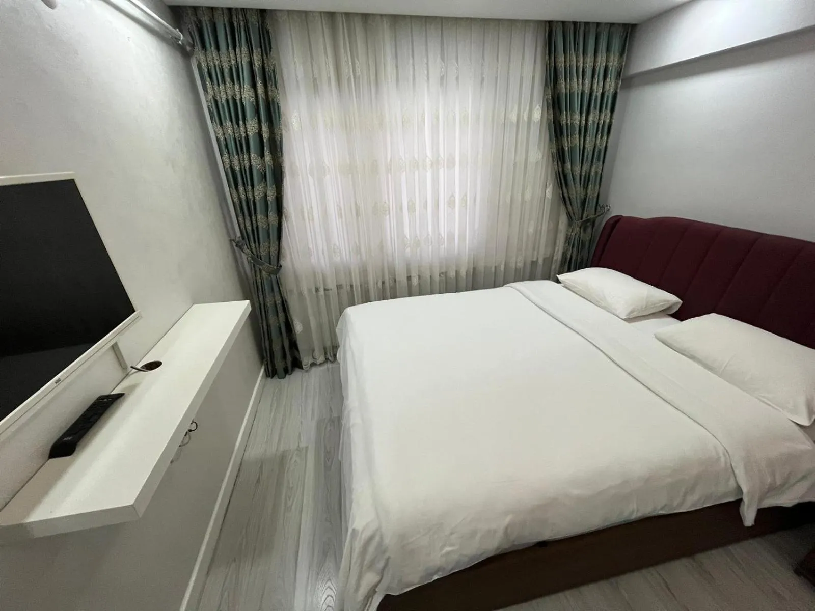 Bedroom, TV/Entertainment Center in Kings Cross Hotel Istanbul