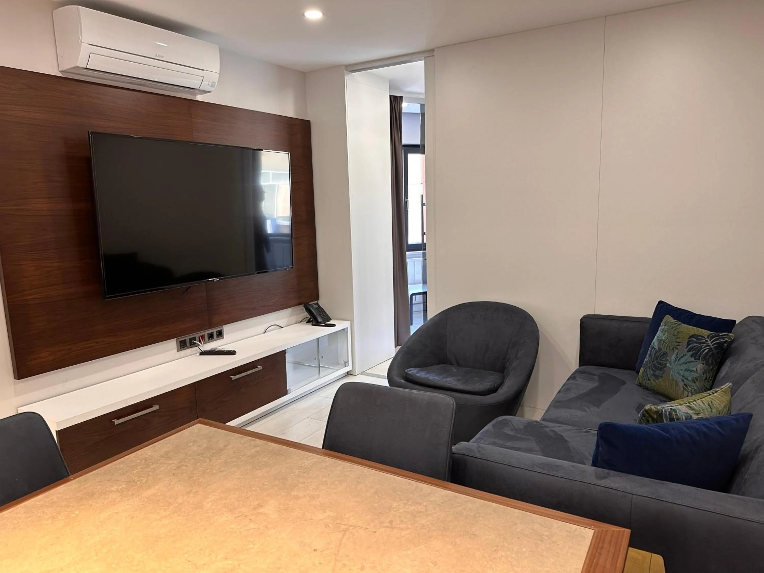 TV and multimedia, Seating Area in Kings Cross Hotel Istanbul