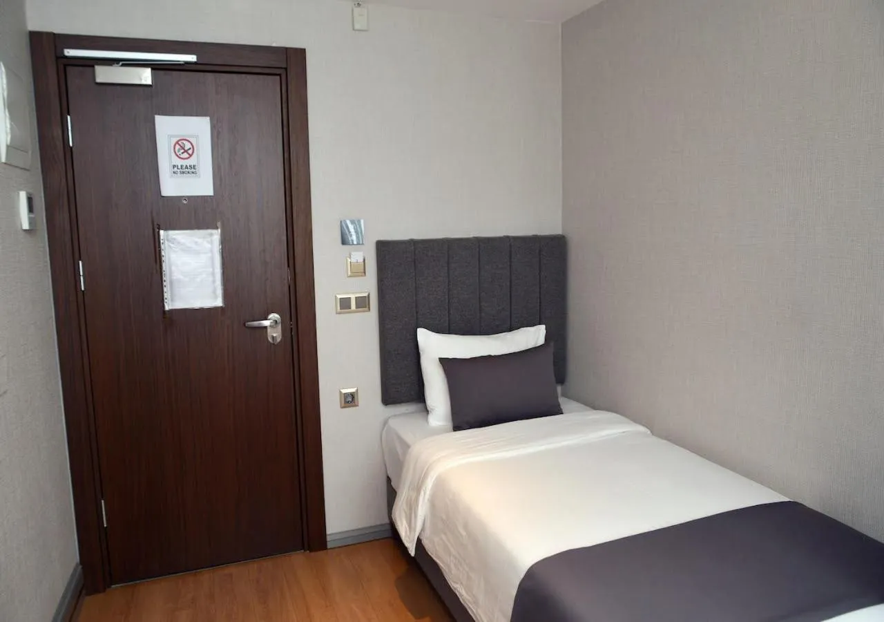 Bed in Kings Cross Hotel Istanbul