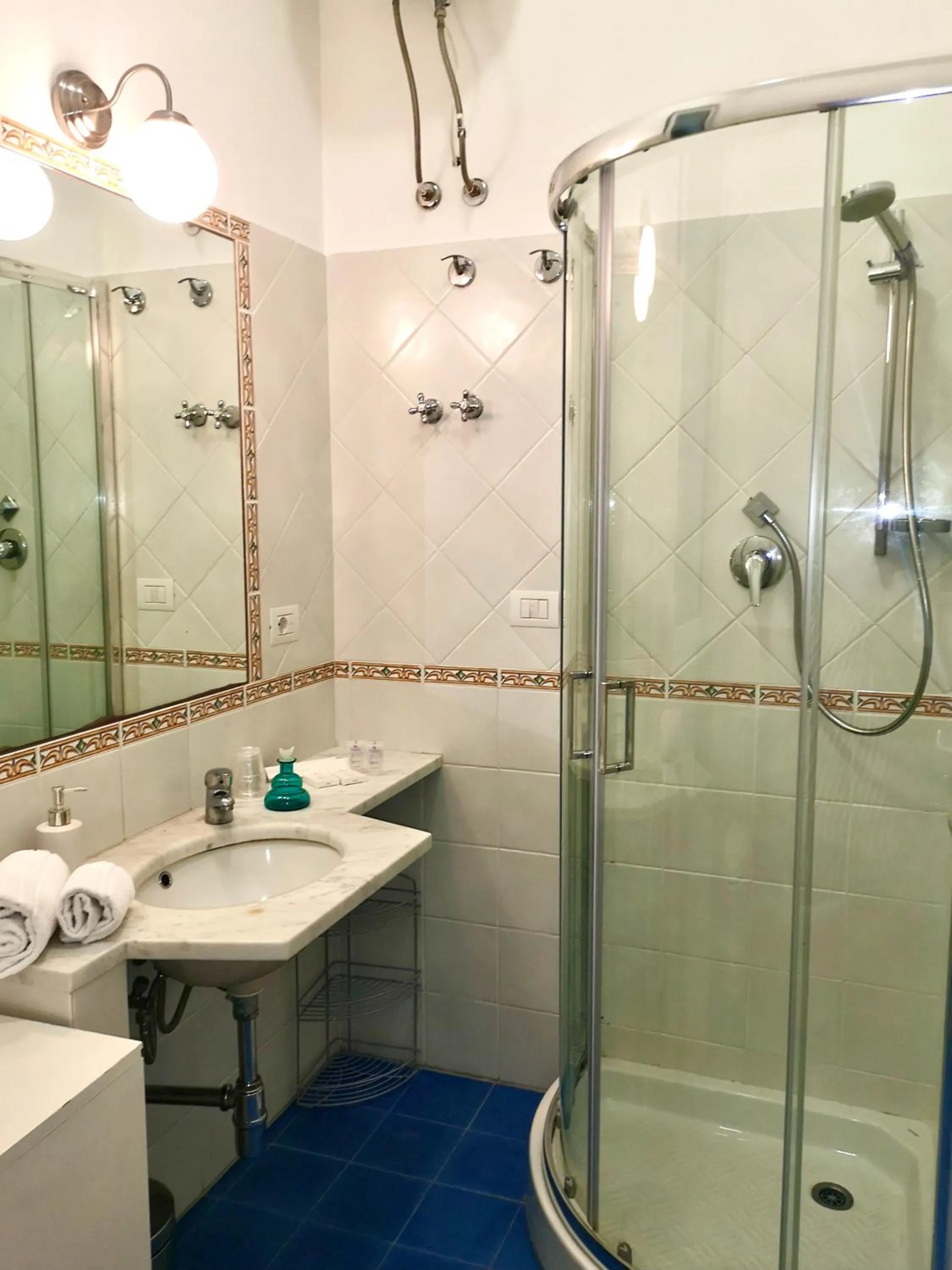 Shower in Villa Giannina B&B