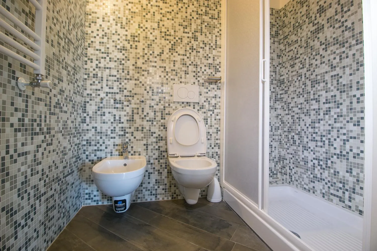 Shower in Fattoria Palazzeta - Pet & Family Friendly