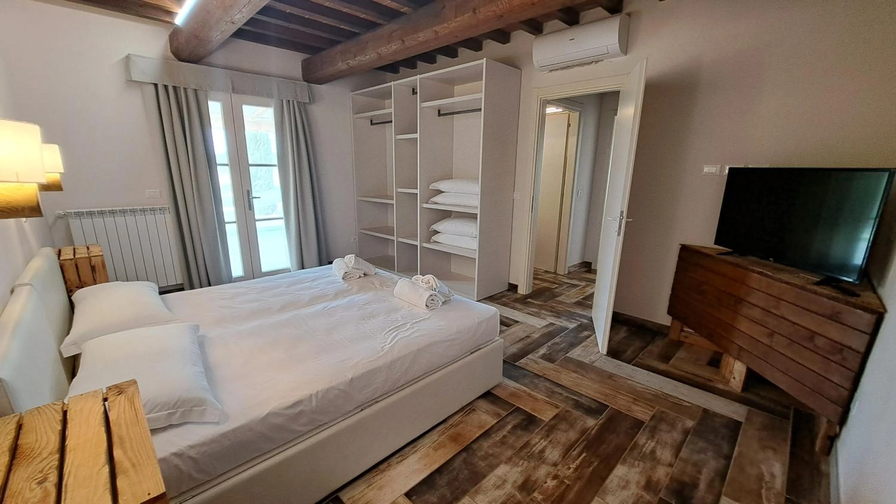 Bed in Fattoria Palazzeta - Pet & Family Friendly