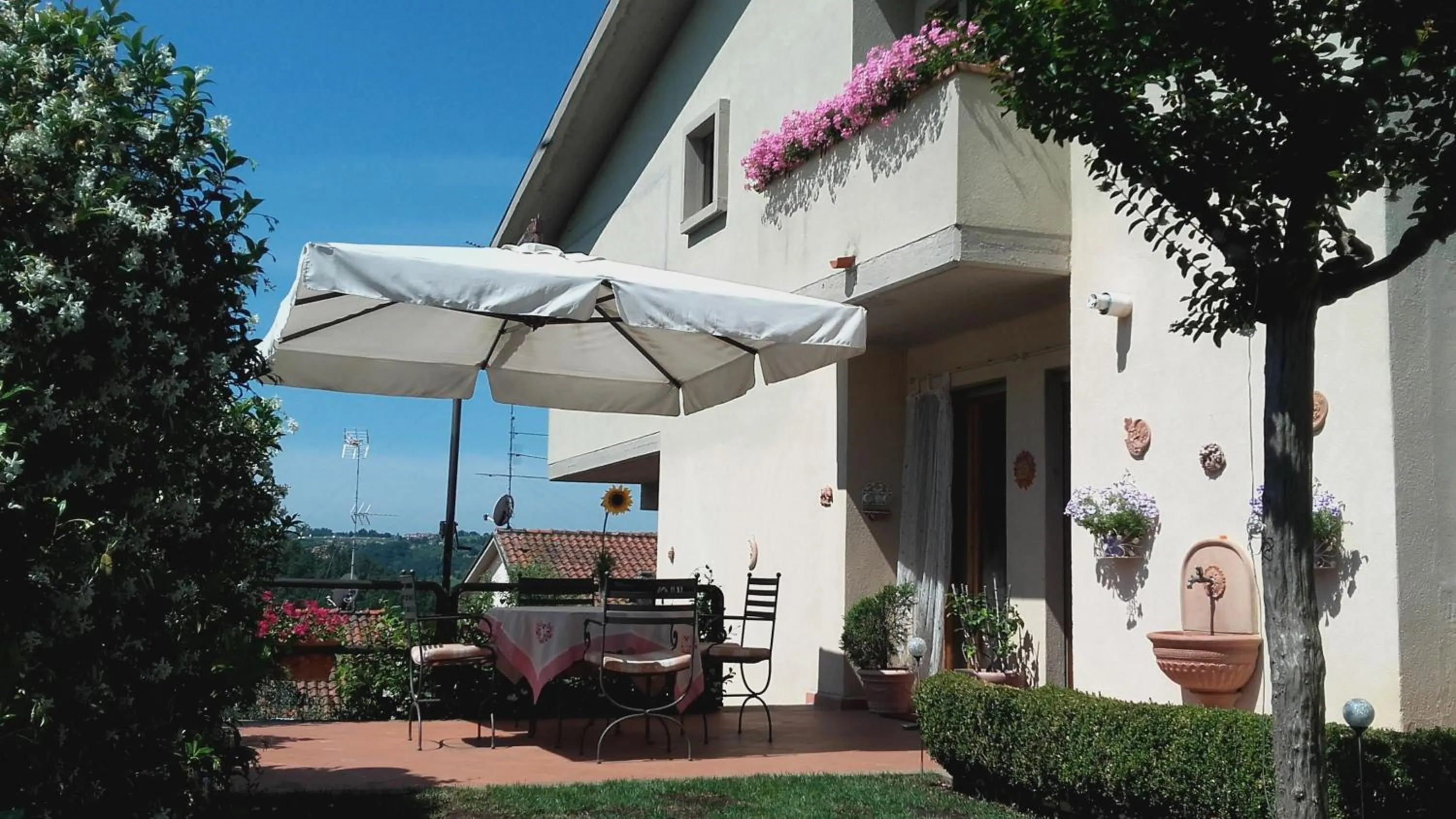 Property building in La Luna