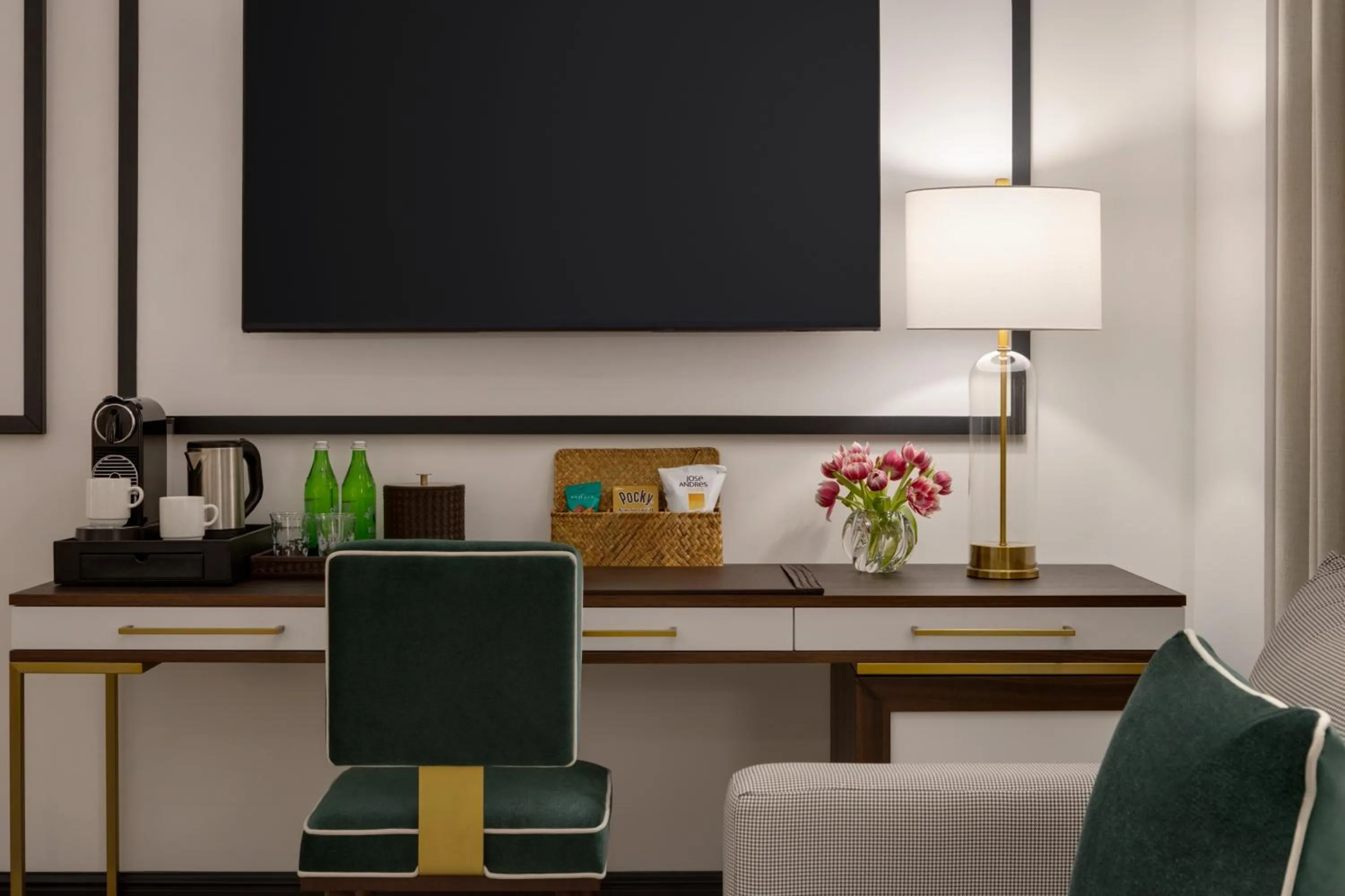 TV and multimedia in The Chemists Club Hotel