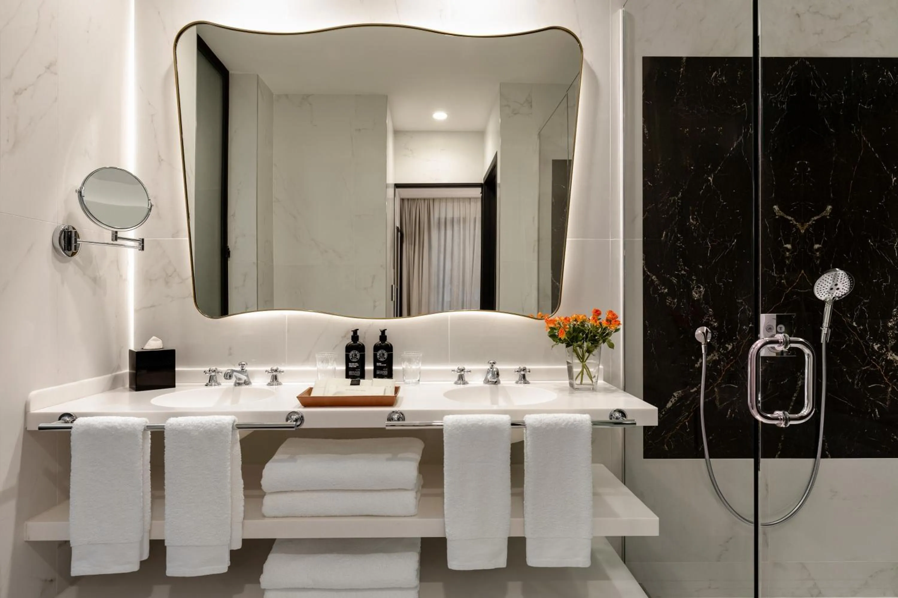 Bathroom in The Chemists Club Hotel