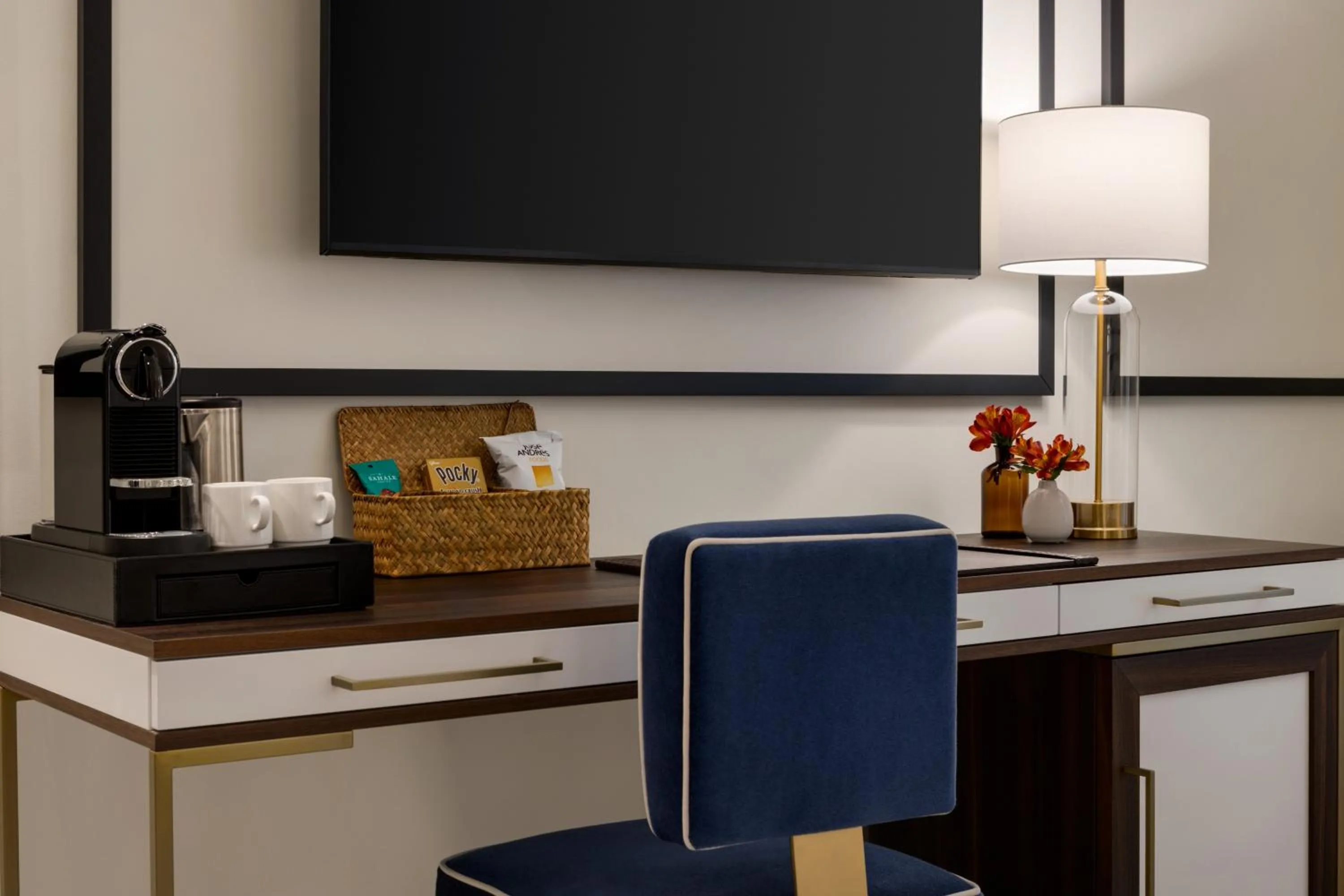 TV and multimedia in The Chemists Club Hotel